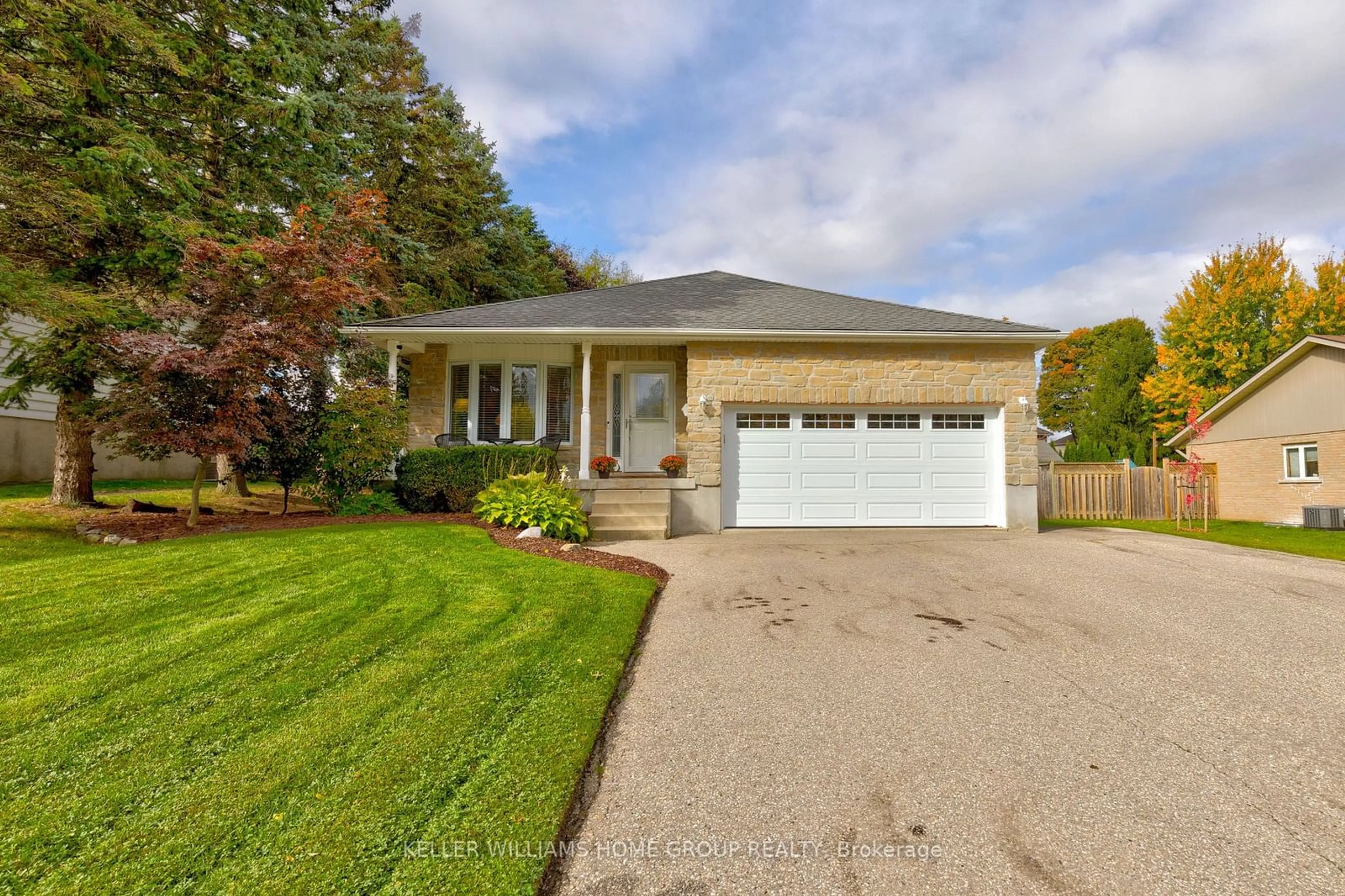 Frontside or backside of a home, the street view for 25 Reiner Cres, Wellesley Ontario N0B 2T0