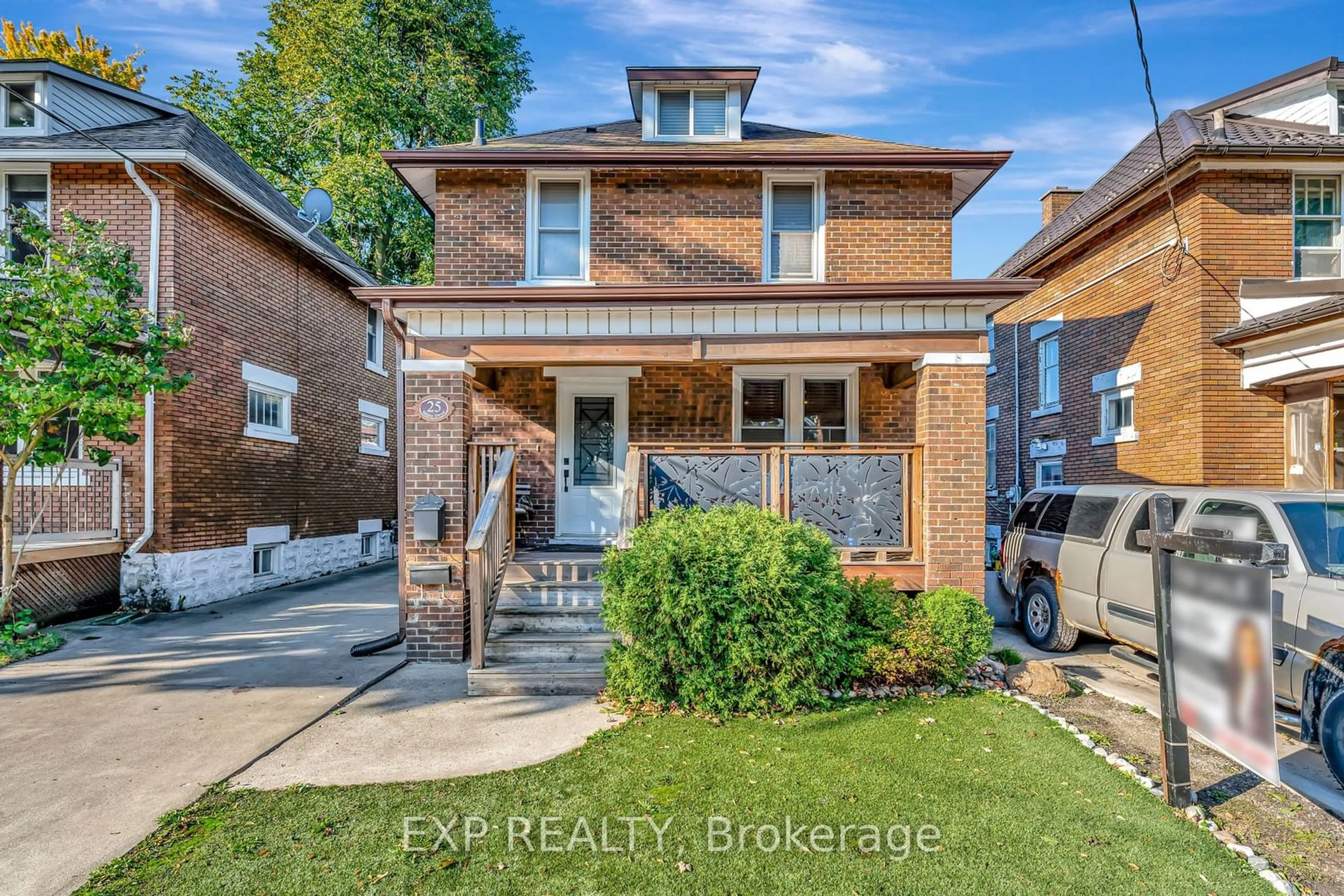 Frontside or backside of a home, the street view for 25 Major St, Kitchener Ontario N2H 4R1