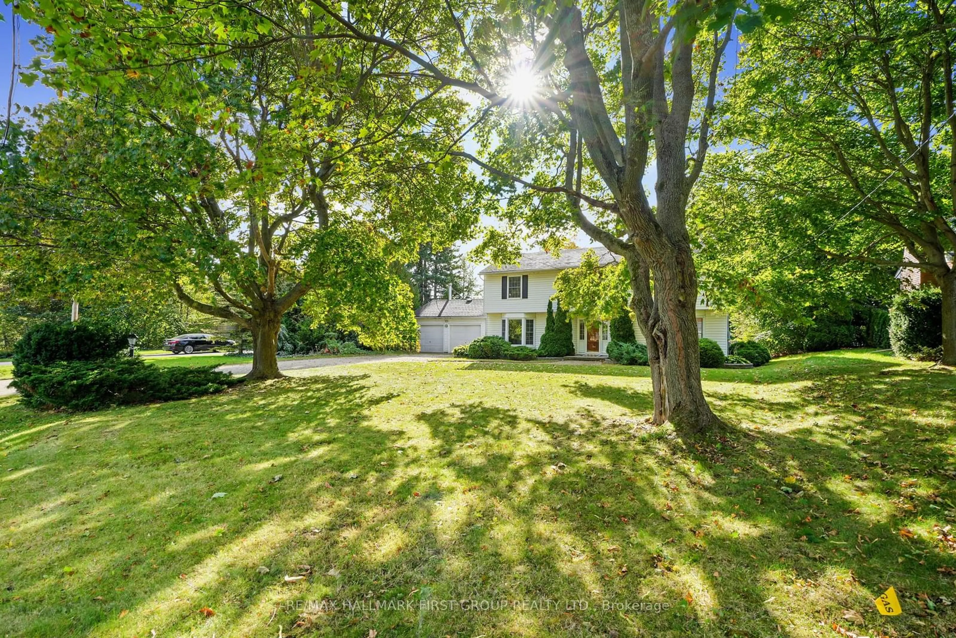 A pic from exterior of the house or condo, the fenced backyard for 401 Lakeshore Dr, Cobourg Ontario K9A 1S2