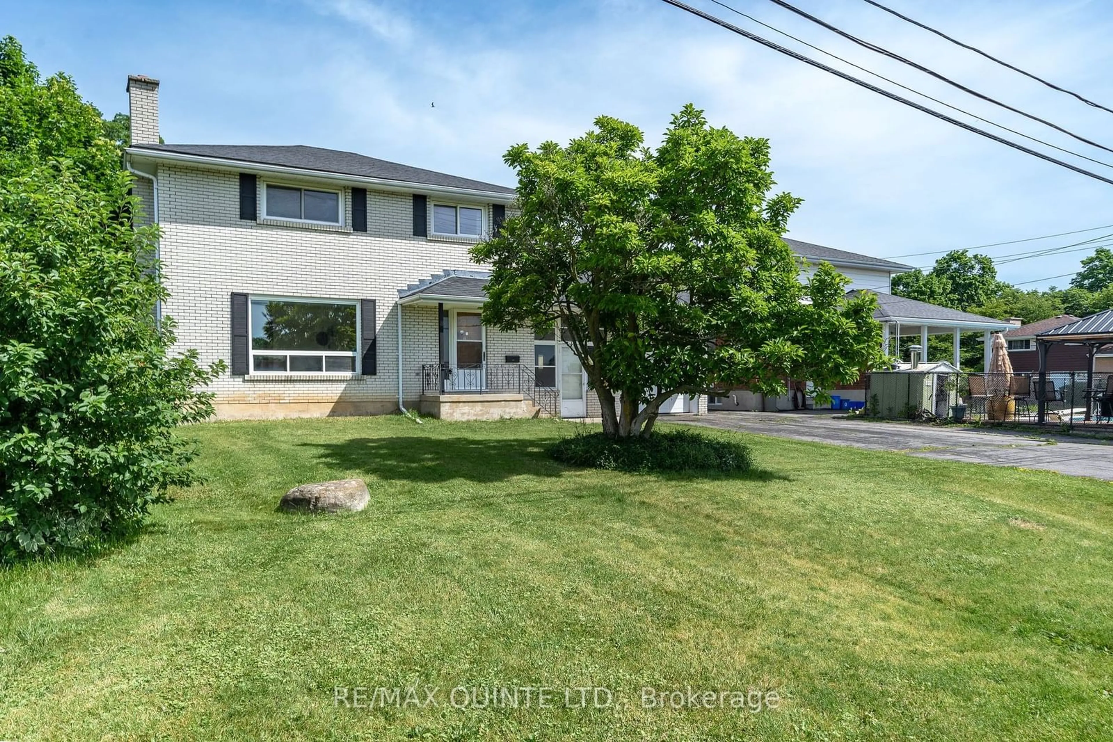 A pic from outside/outdoor area/front of a property/back of a property/a pic from drone, street for 8 Edgehill Rd, Belleville Ontario K8N 2K6