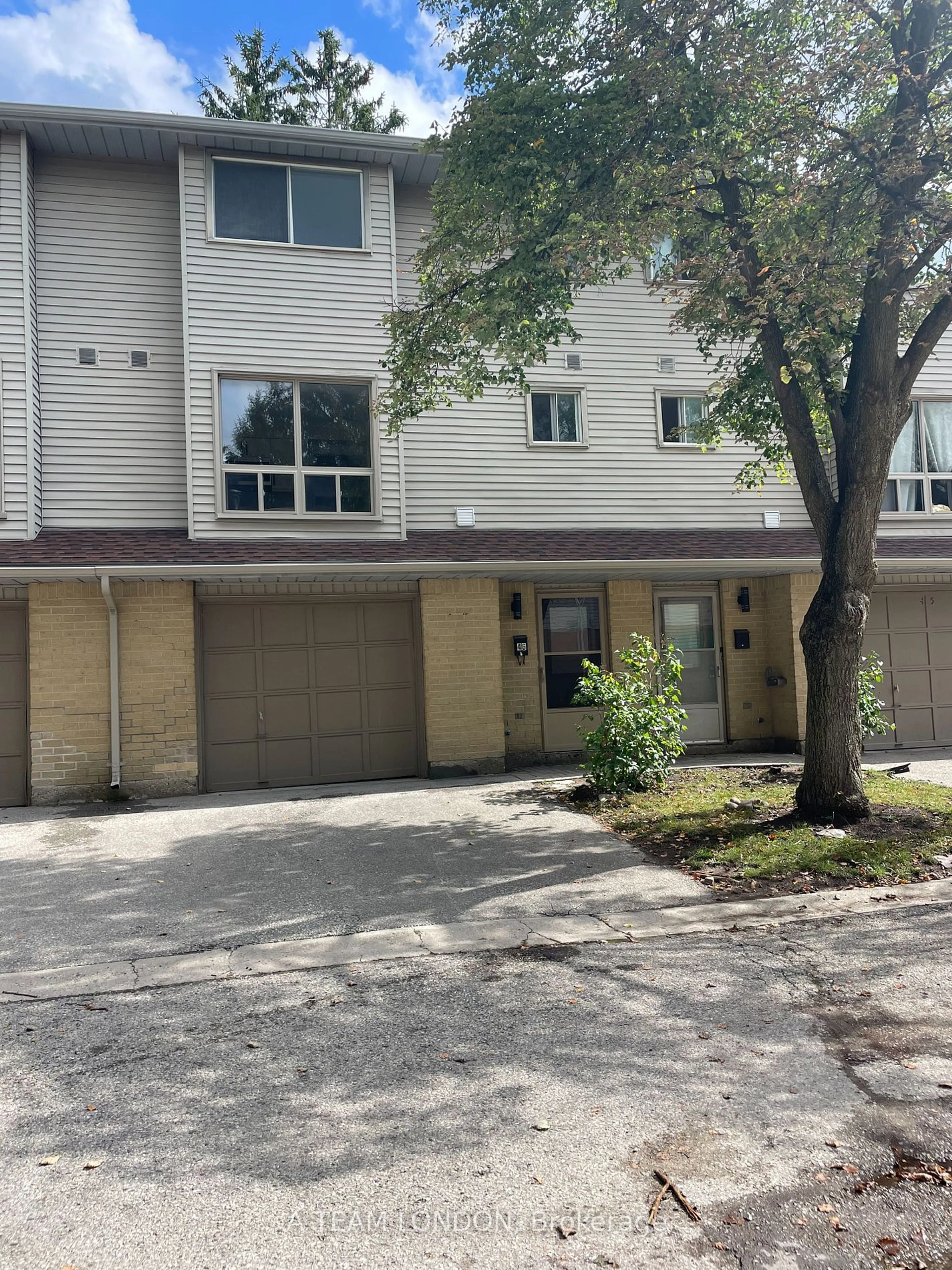 A pic from exterior of the house or condo, the front or back of building for 35 Waterman Ave #46, London Ontario N6C 5T5