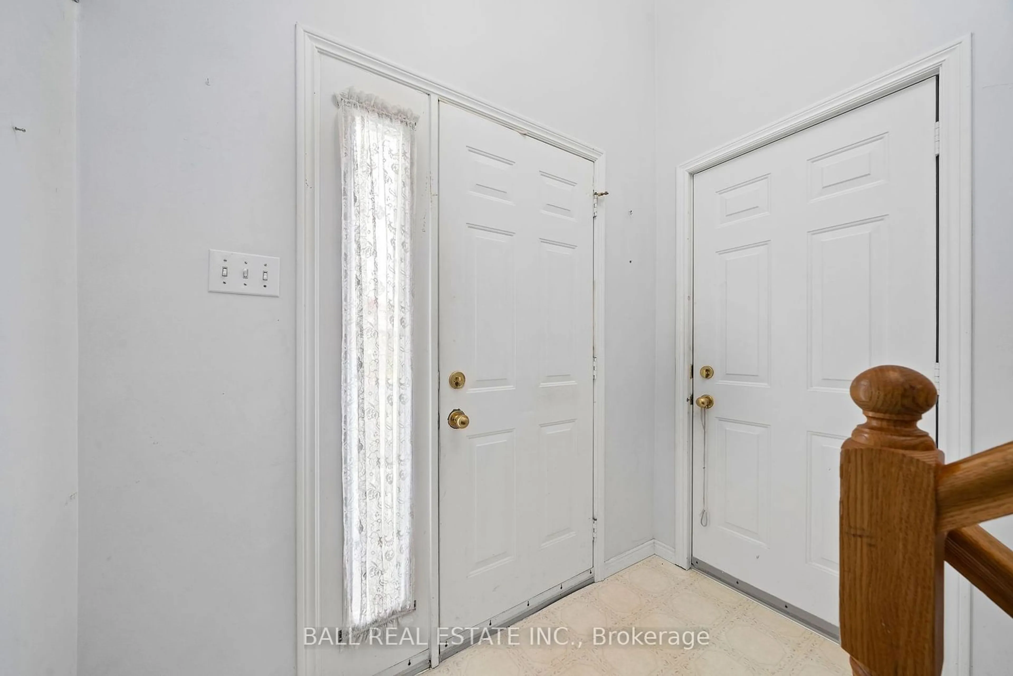 Indoor entryway, wood floors for 754 Trailview Dr, Peterborough Ontario K9J 8K4