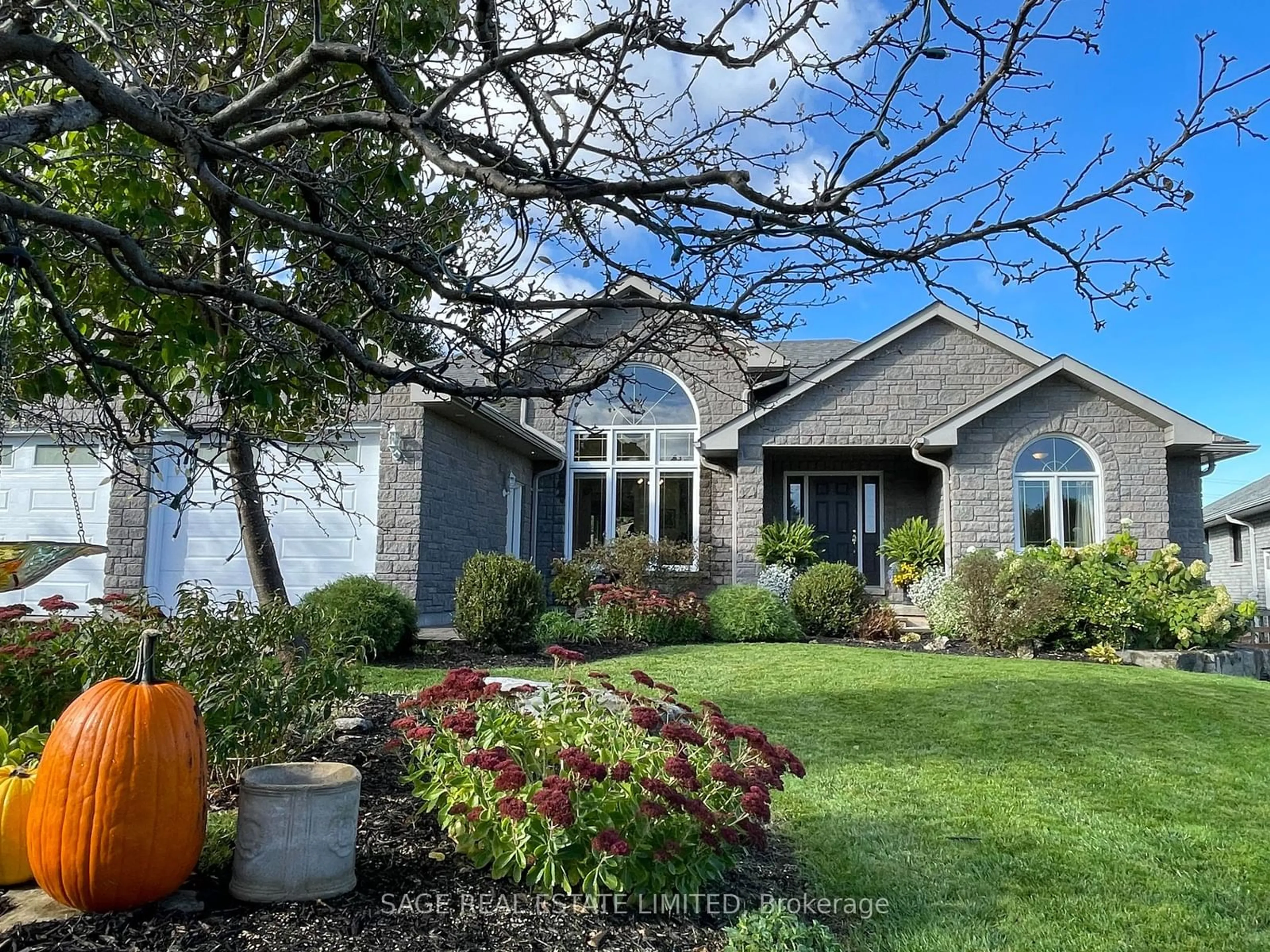 Frontside or backside of a home, cottage for 19 William Booth Cres, Kawartha Lakes Ontario K9V 6E1