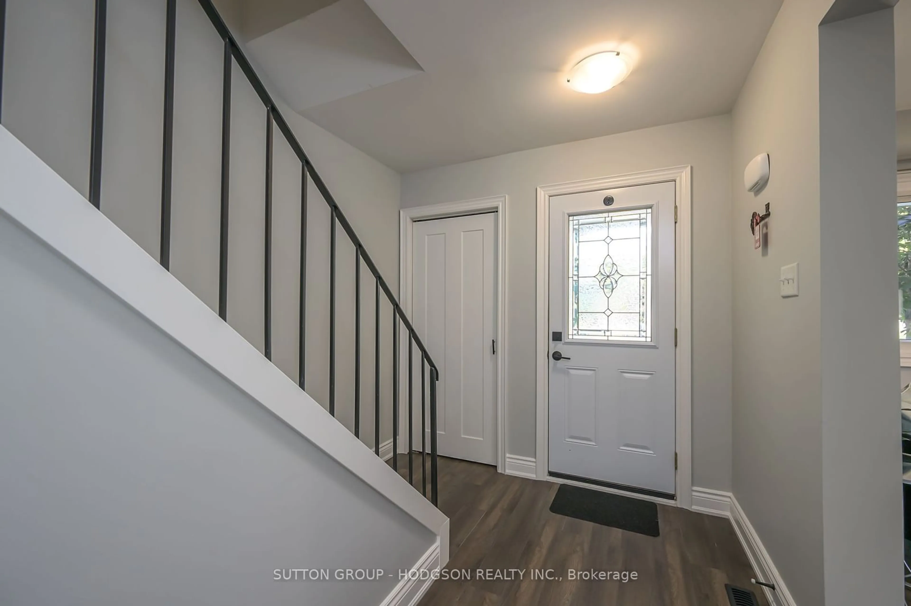 Indoor entryway for 711 Osgoode Dr #39, London Ontario N6E 2C8