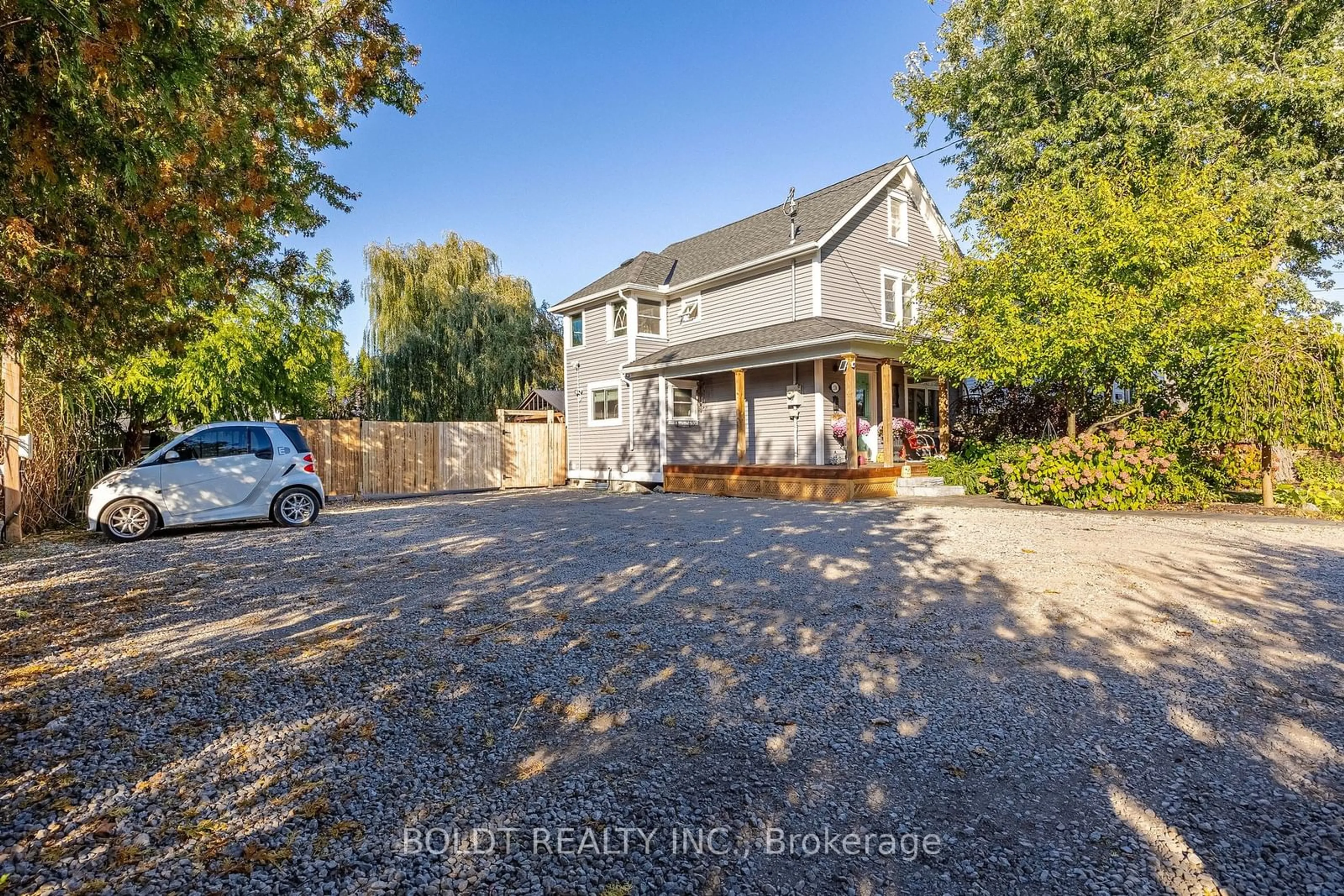 Frontside or backside of a home, the fenced backyard for 536 Thorold Rd, Welland Ontario L3C 3W8