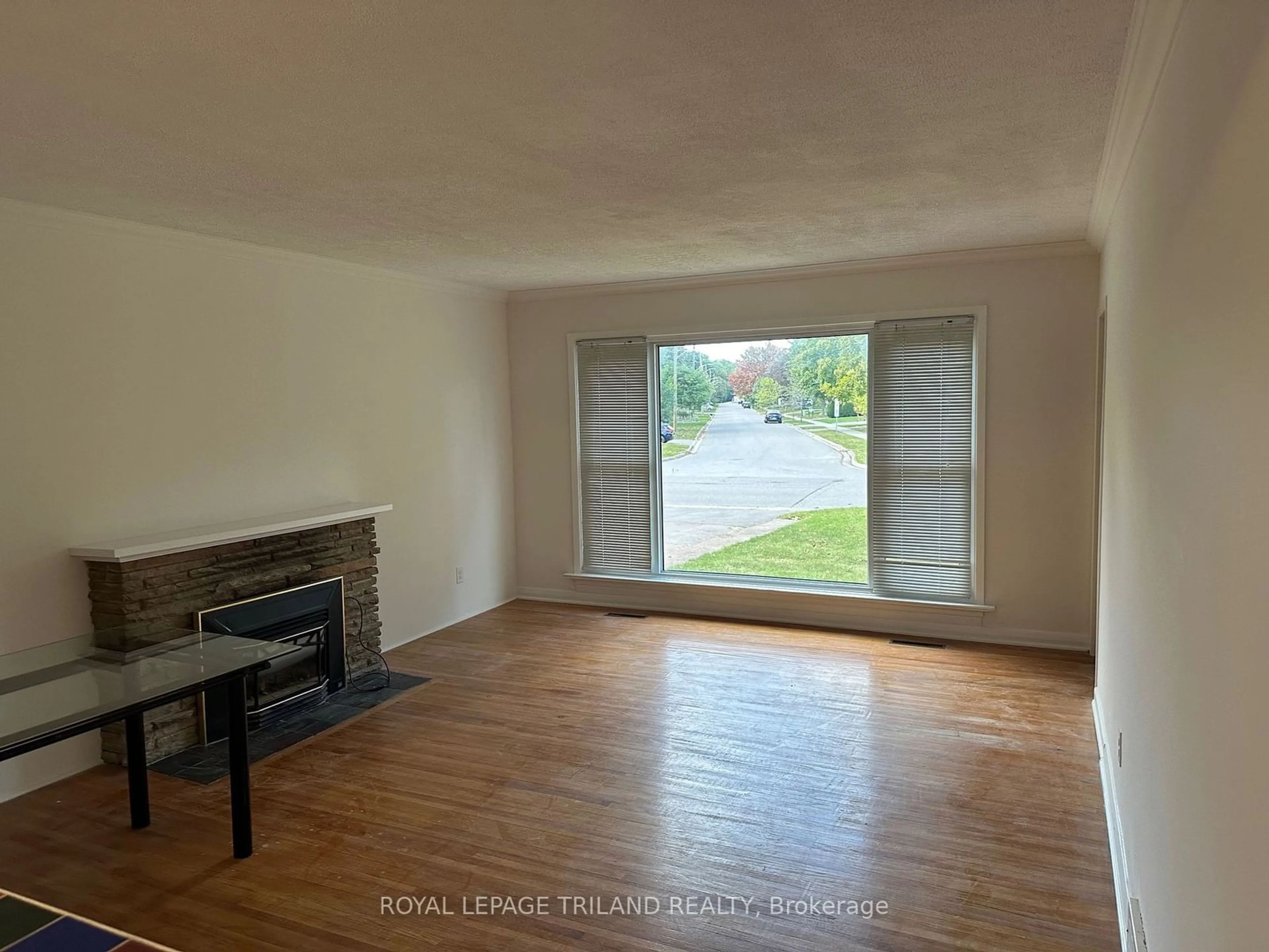 A pic of a room, wood floors for 264 Trott Dr, London Ontario N6G 1B5