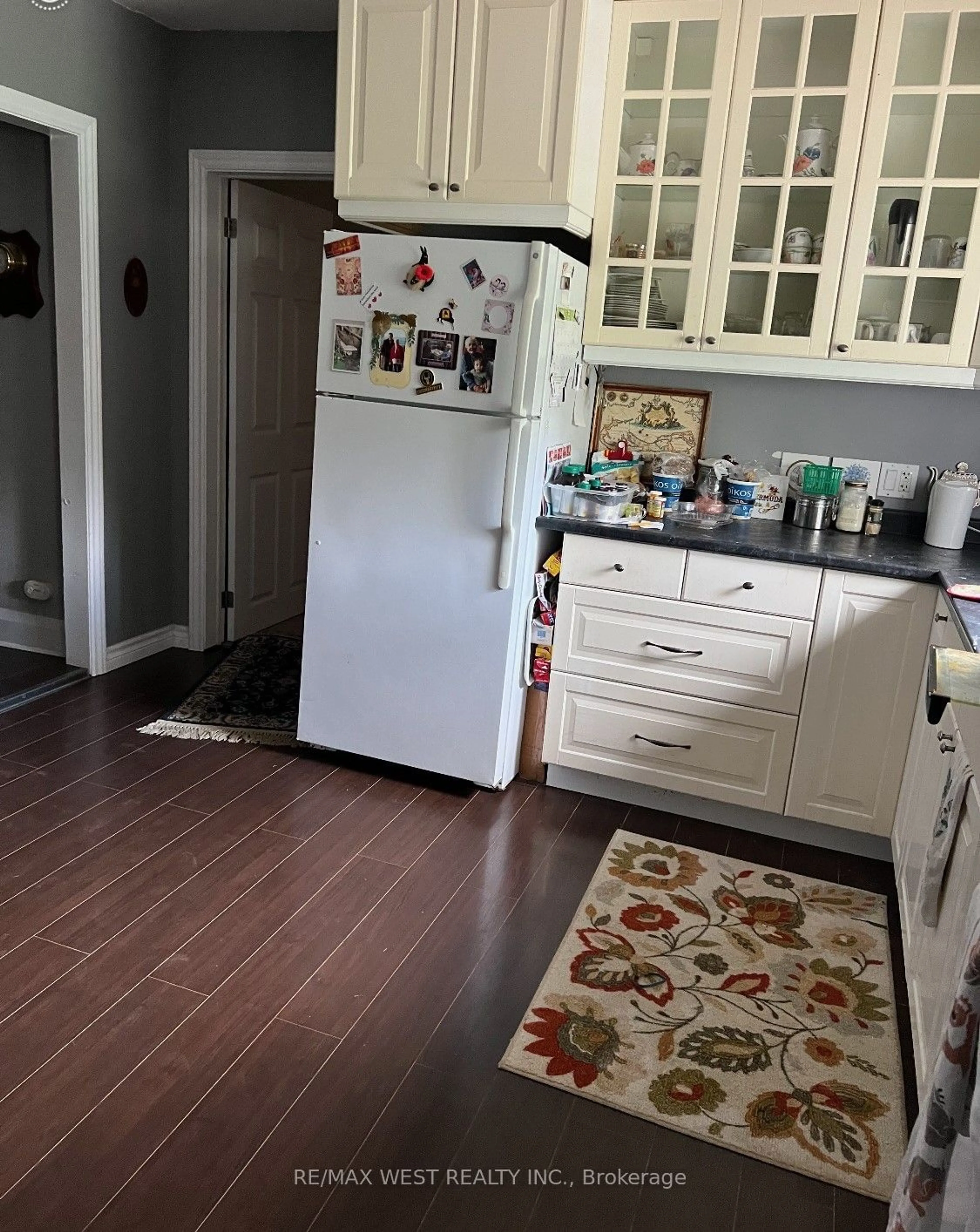 Kitchen, wood floors, cottage for 2345 Snyder Rd, Kitchener Ontario N0B 2H0