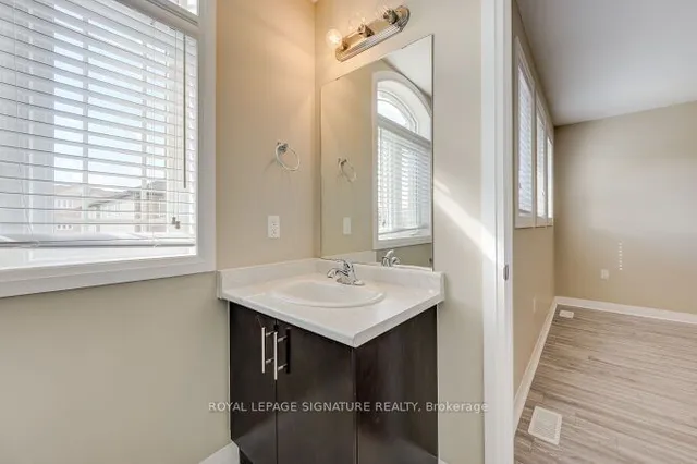 Additional property image - 114 Laguna Village Cres