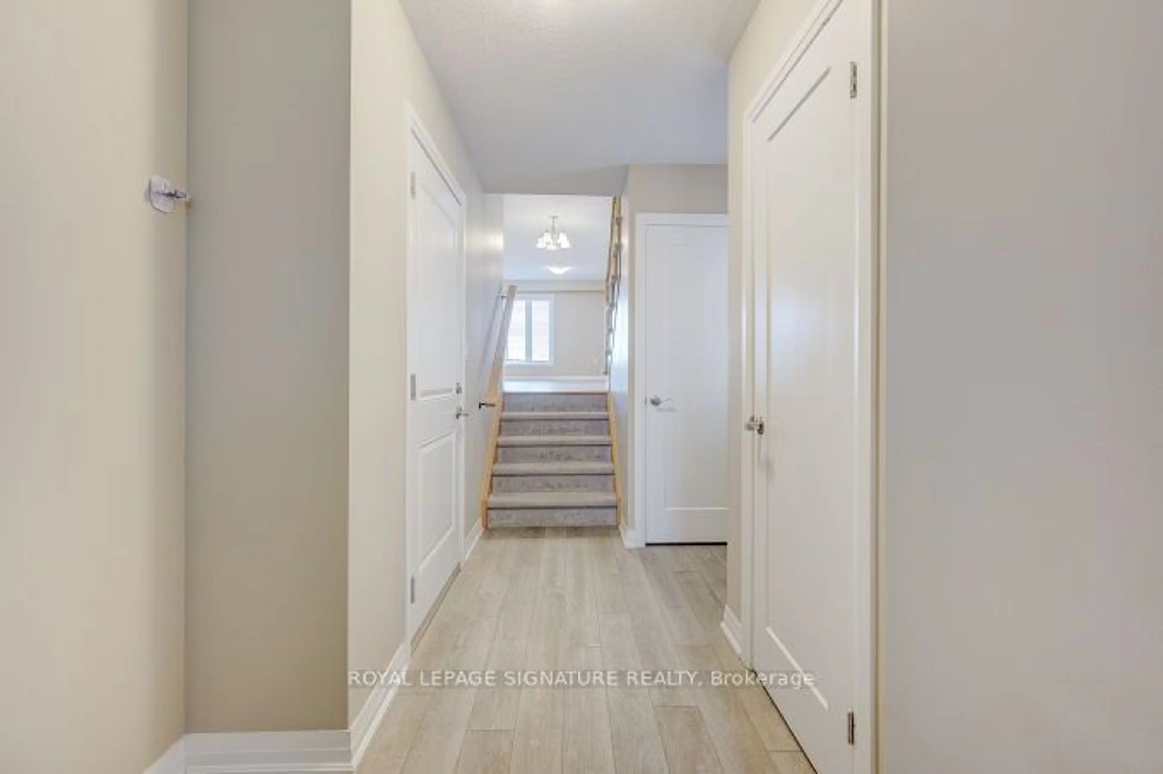 Indoor entryway, wood floors for 114 Laguna Village Cres, Hamilton Ontario L0R 1P0