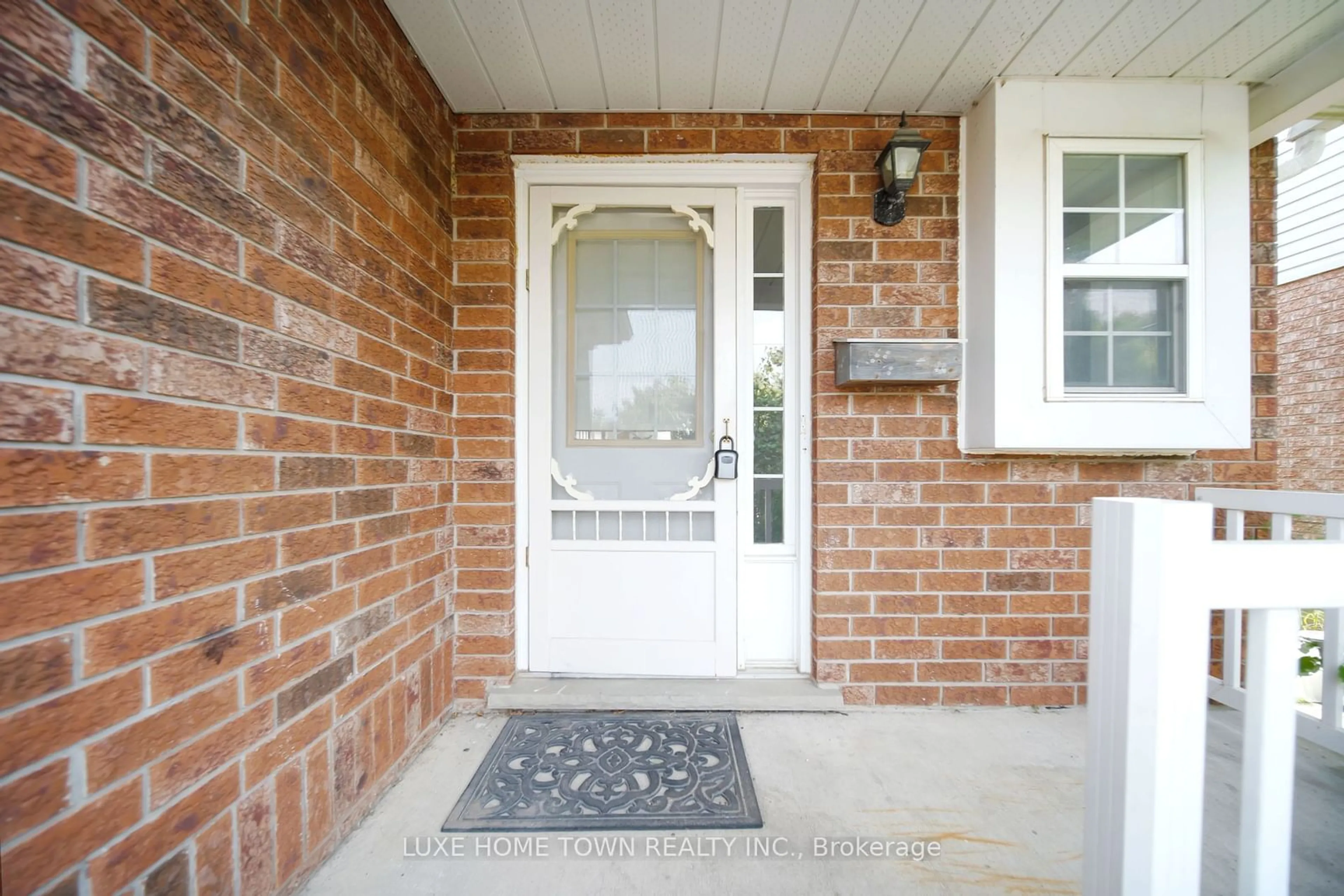 Indoor entryway, wood floors for 55 Southcreek Tr, Guelph Ontario N1G 4Y9