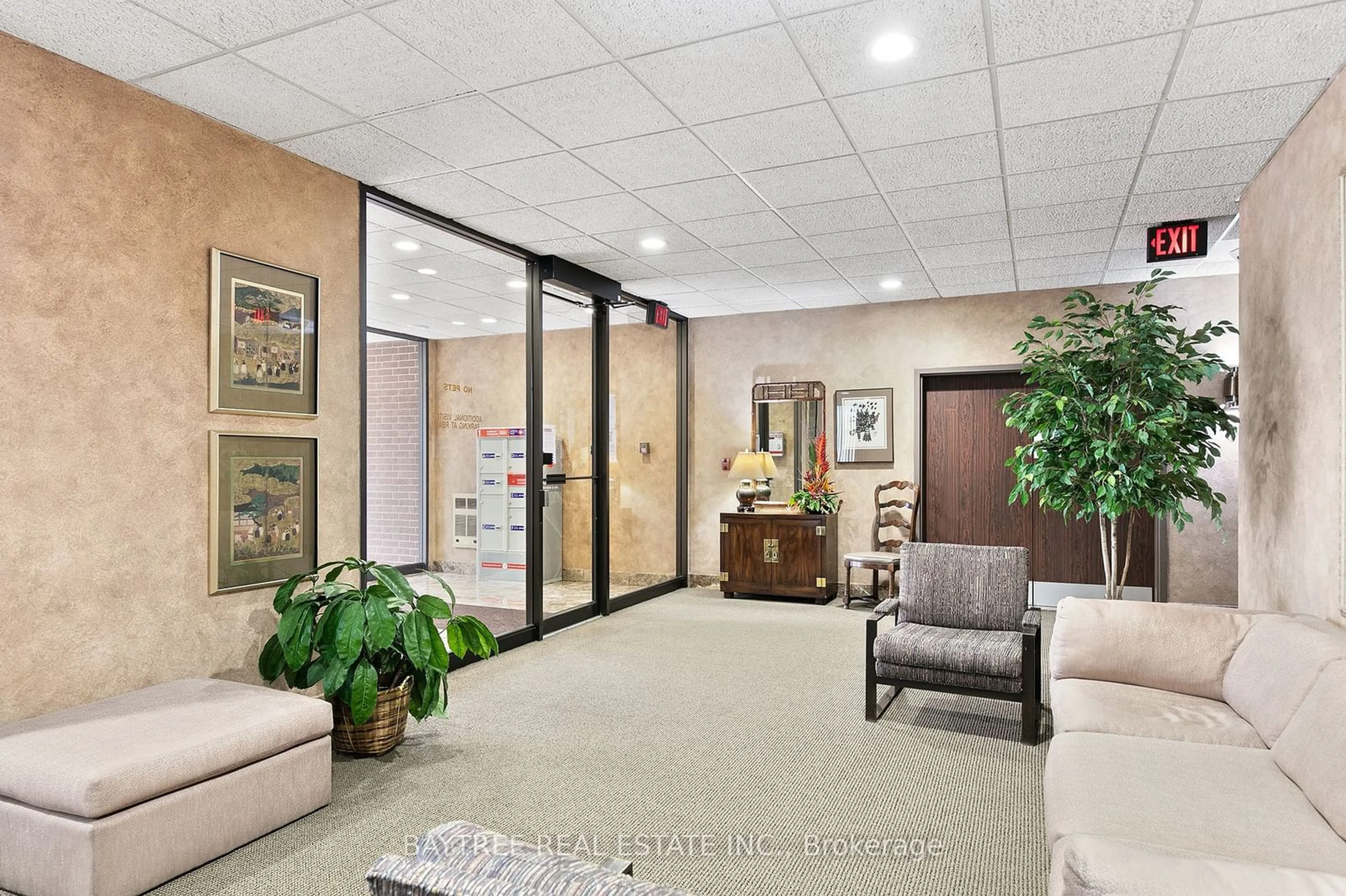 Indoor lobby, carpet floors for 3663 Riverside Dr #803, Windsor Ontario N8Y 4V3