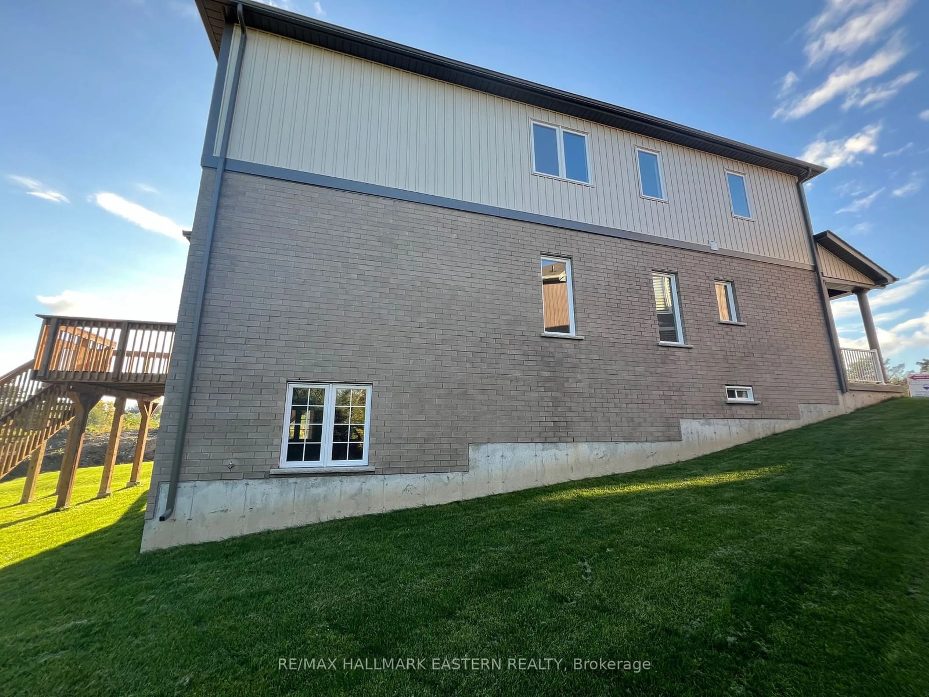 A pic from exterior of the house or condo, the front or back of building for 37 COLDBROOK Dr, Cavan Monaghan Ontario L0A 1G0