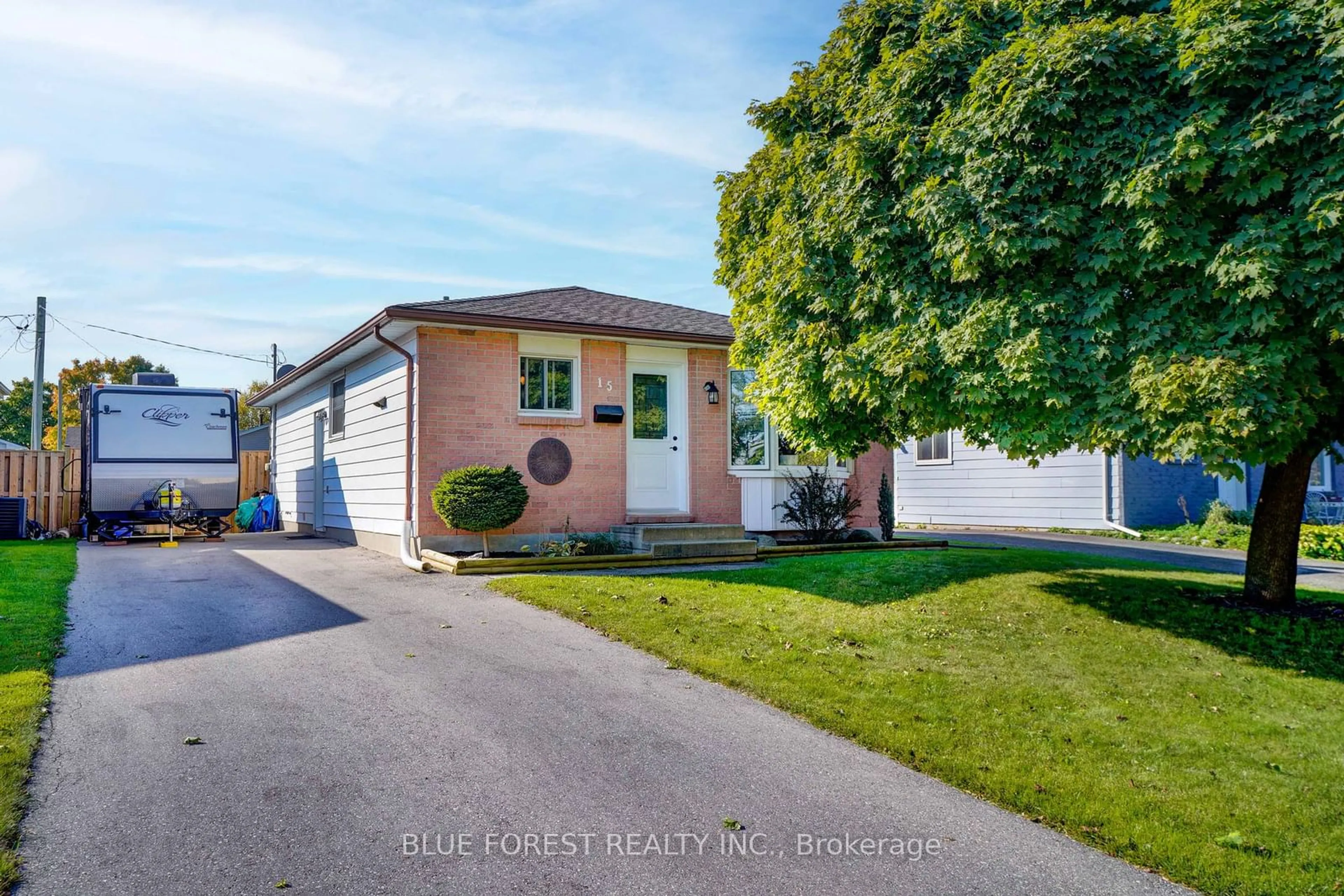 Frontside or backside of a home, the street view for 15 Paddon St, St. Thomas Ontario N5R 5S8