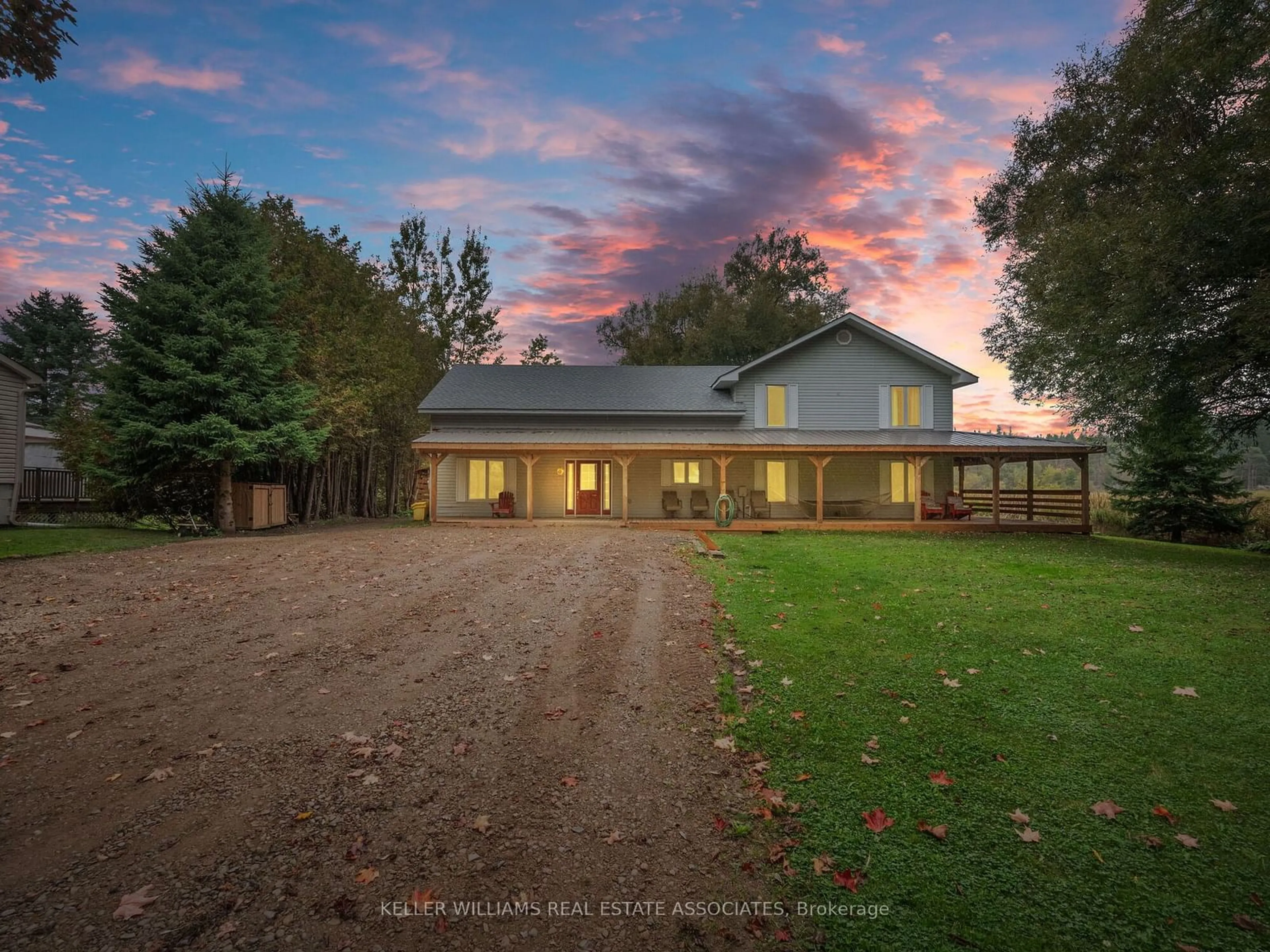 Frontside or backside of a home, the fenced backyard for 8 Scott Cres, Erin Ontario N0B 1Z0