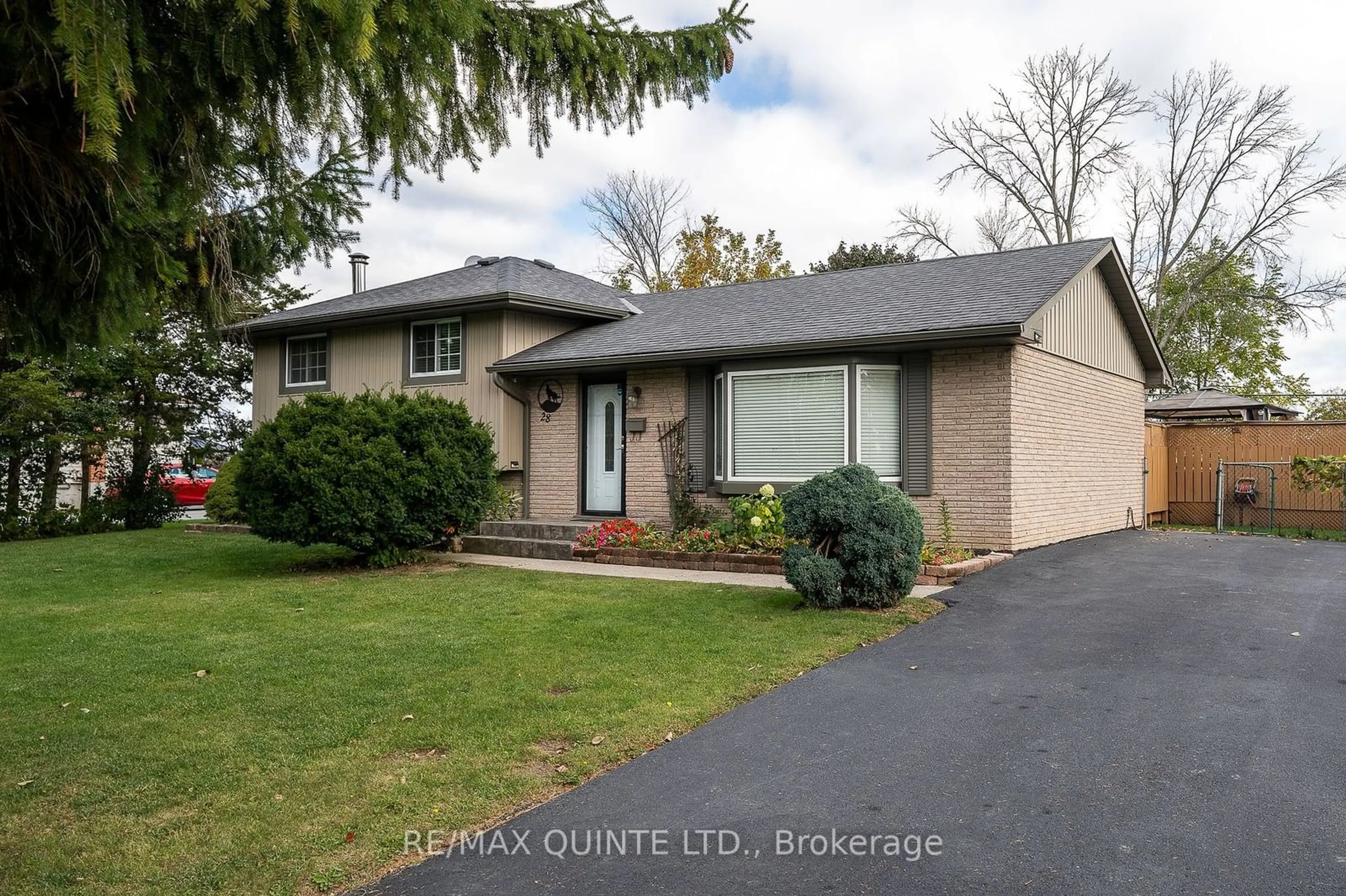 Frontside or backside of a home, cottage for 28 Catalina Dr, Quinte West Ontario K8R 1C5