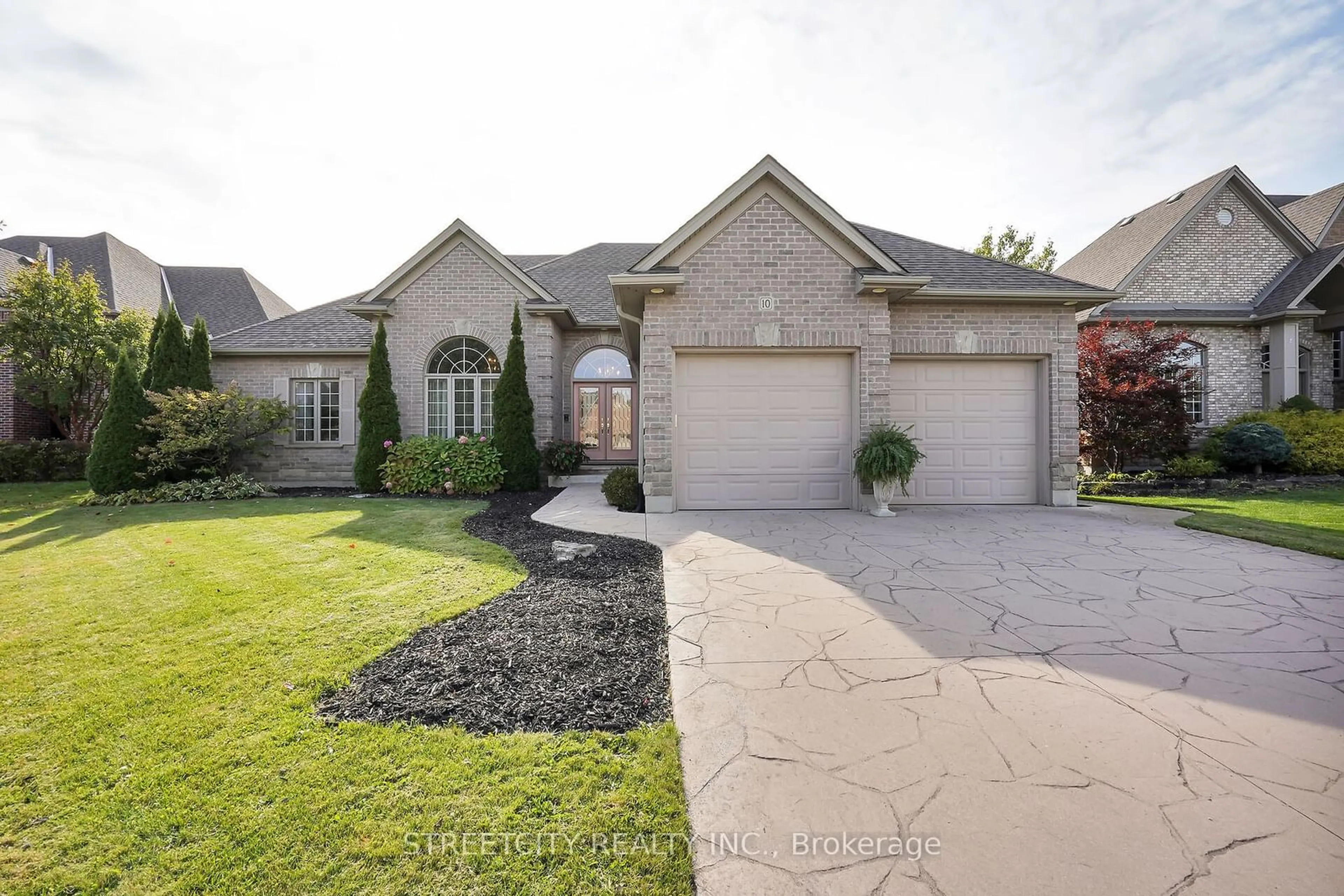 Frontside or backside of a home, the street view for 7222 Clayton Walk ##10, London Ontario N6P 1W1