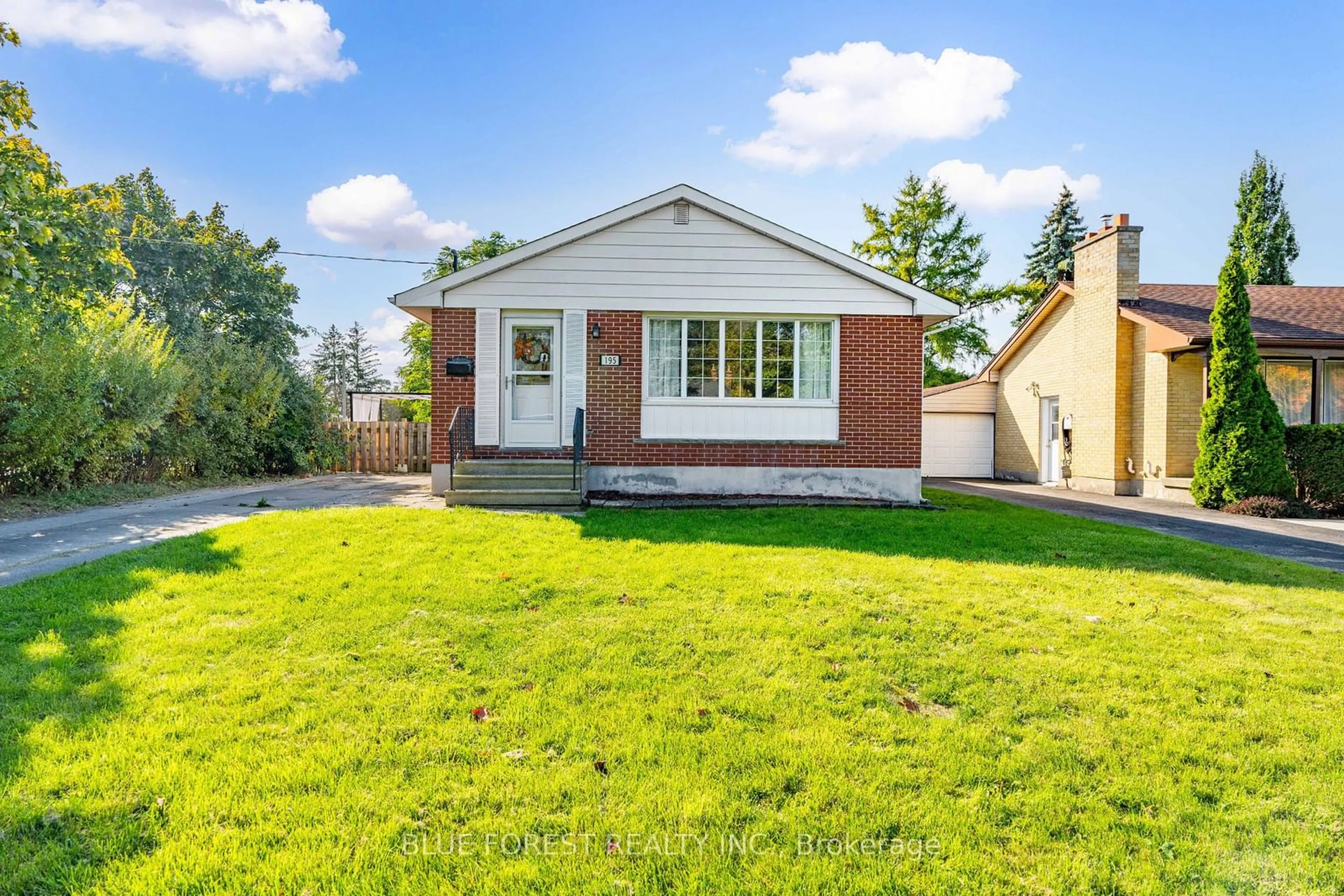 Frontside or backside of a home, cottage for 195 Myrtle St, St. Thomas Ontario N5R 2G8