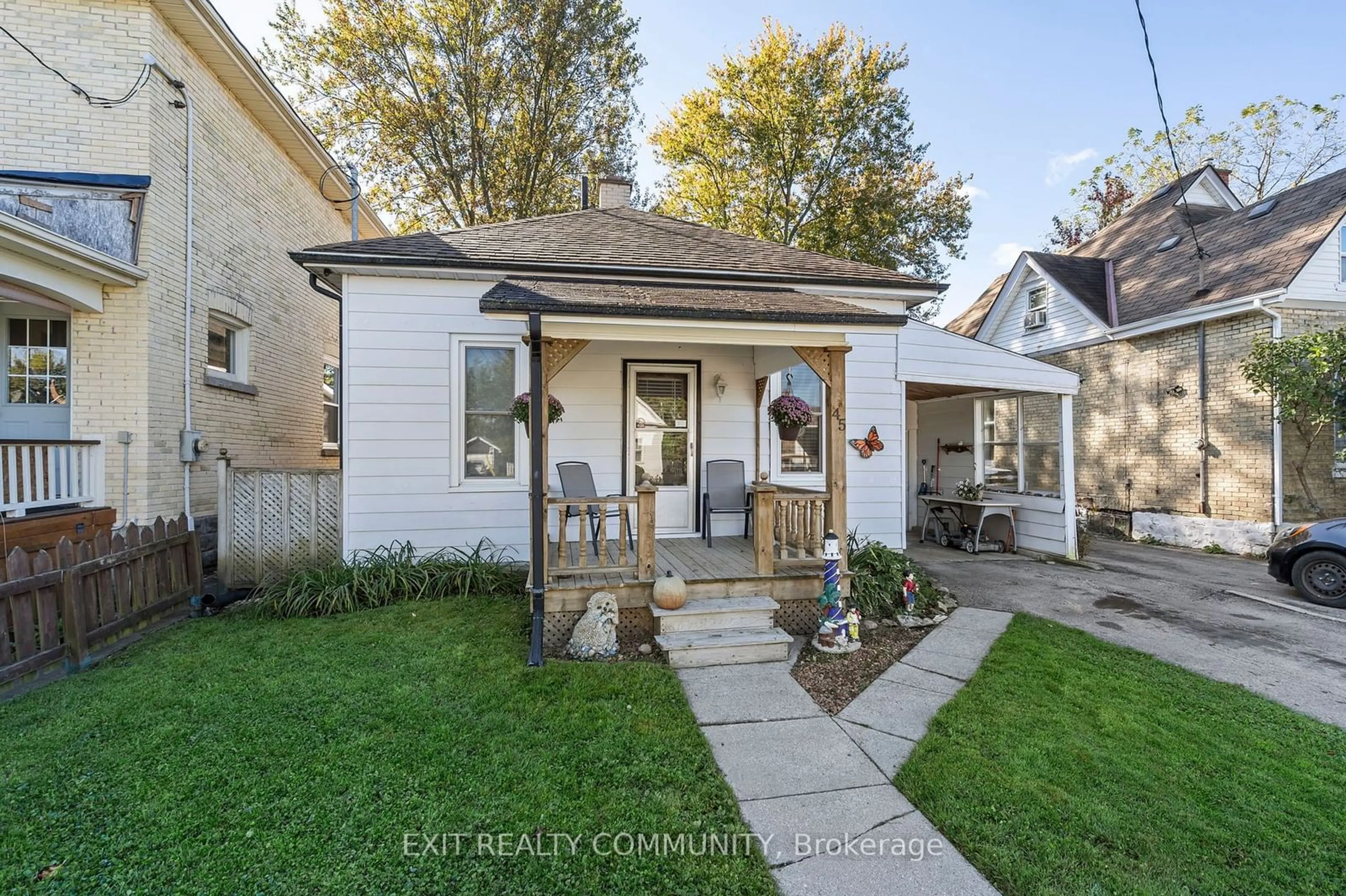 Frontside or backside of a home, cottage for 45 Barwick St, St. Thomas Ontario N5P 1Z9