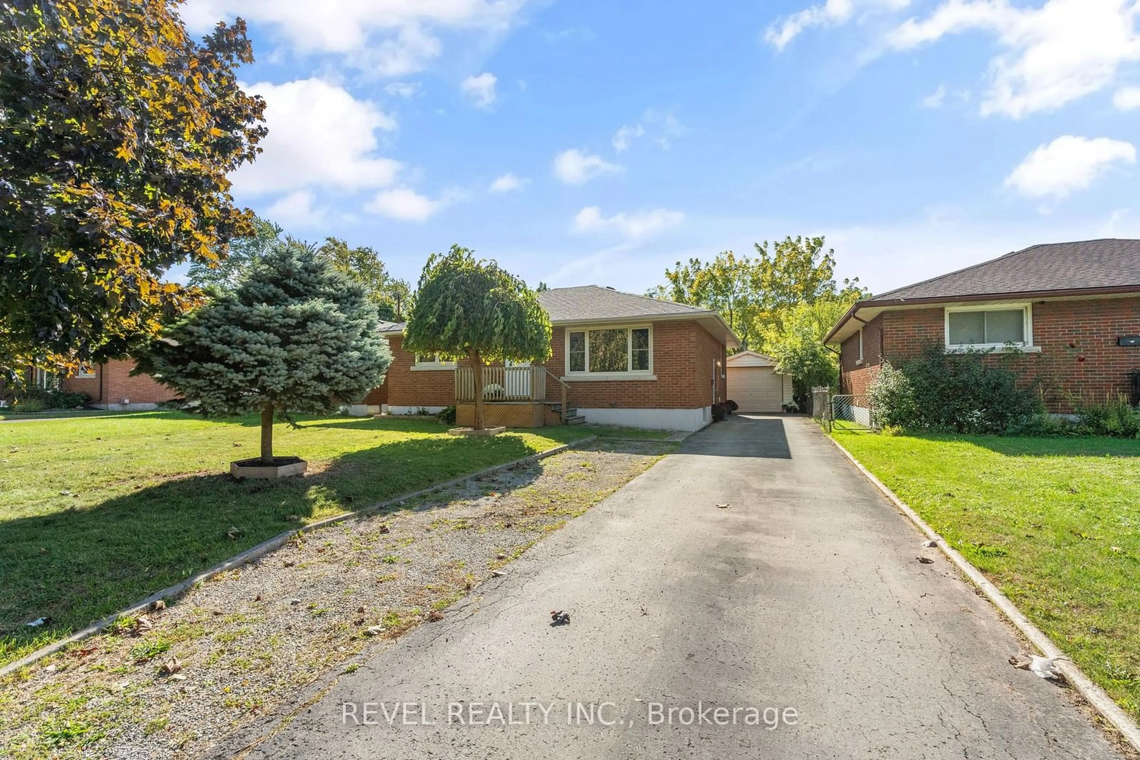 Frontside or backside of a home, the street view for 7488 Wanless St, Niagara Falls Ontario L2H 1C9