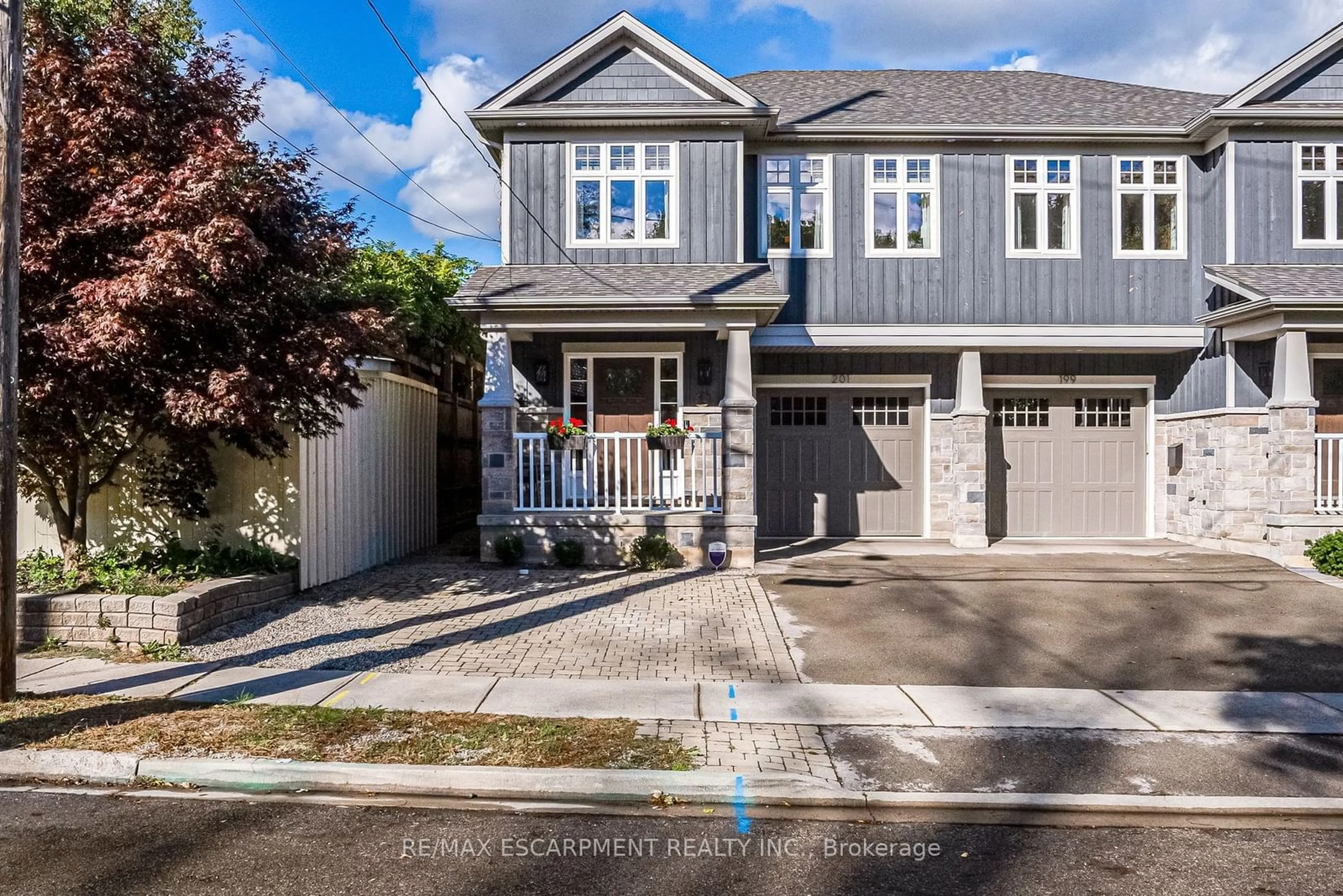 Frontside or backside of a home, the street view for 201 HATT St, Hamilton Ontario L9H 2G7