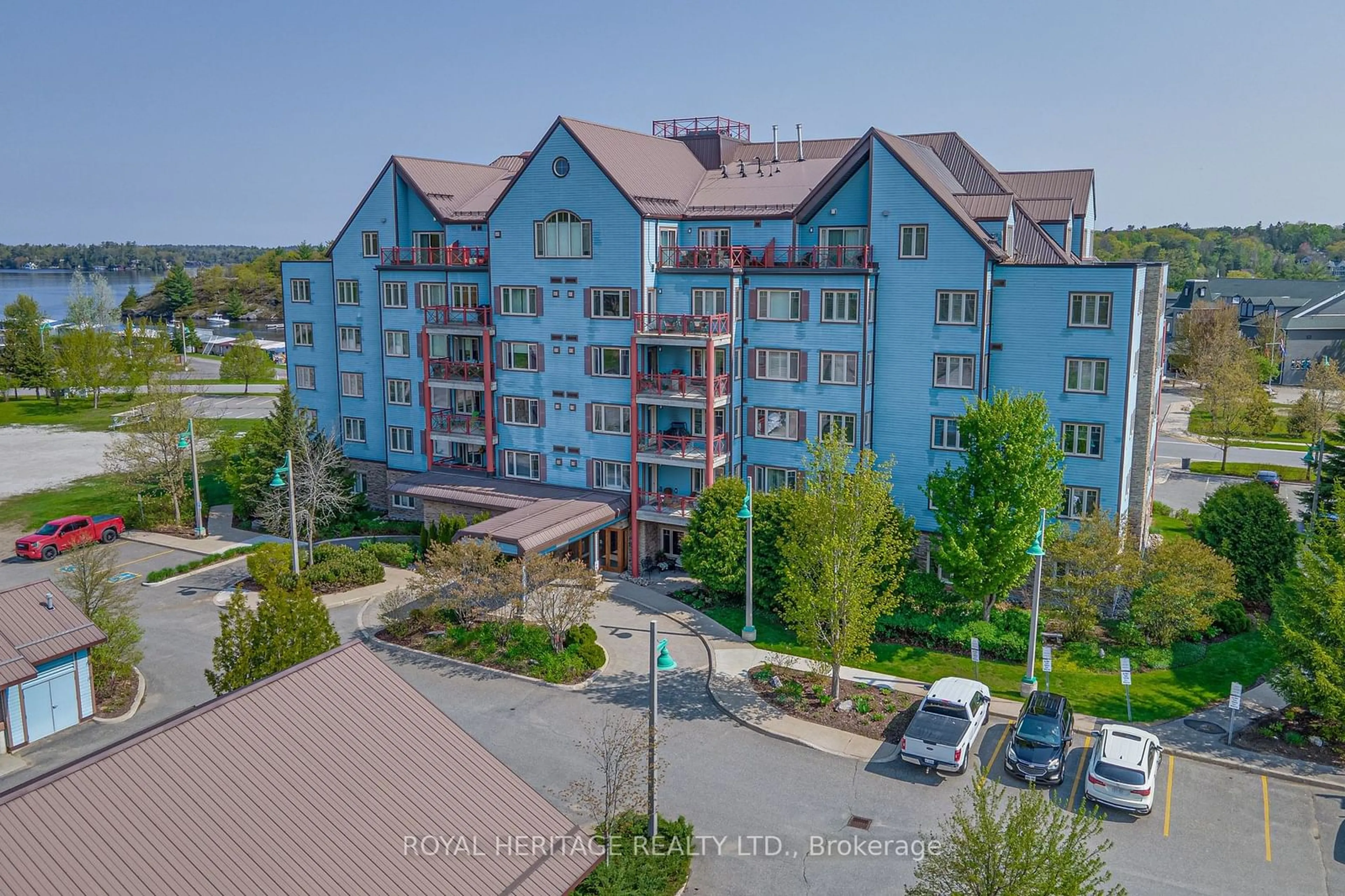 A pic from exterior of the house or condo, the front or back of building for 130 Steamship Bay Rd #605, Gravenhurst Ontario P0C 1G0