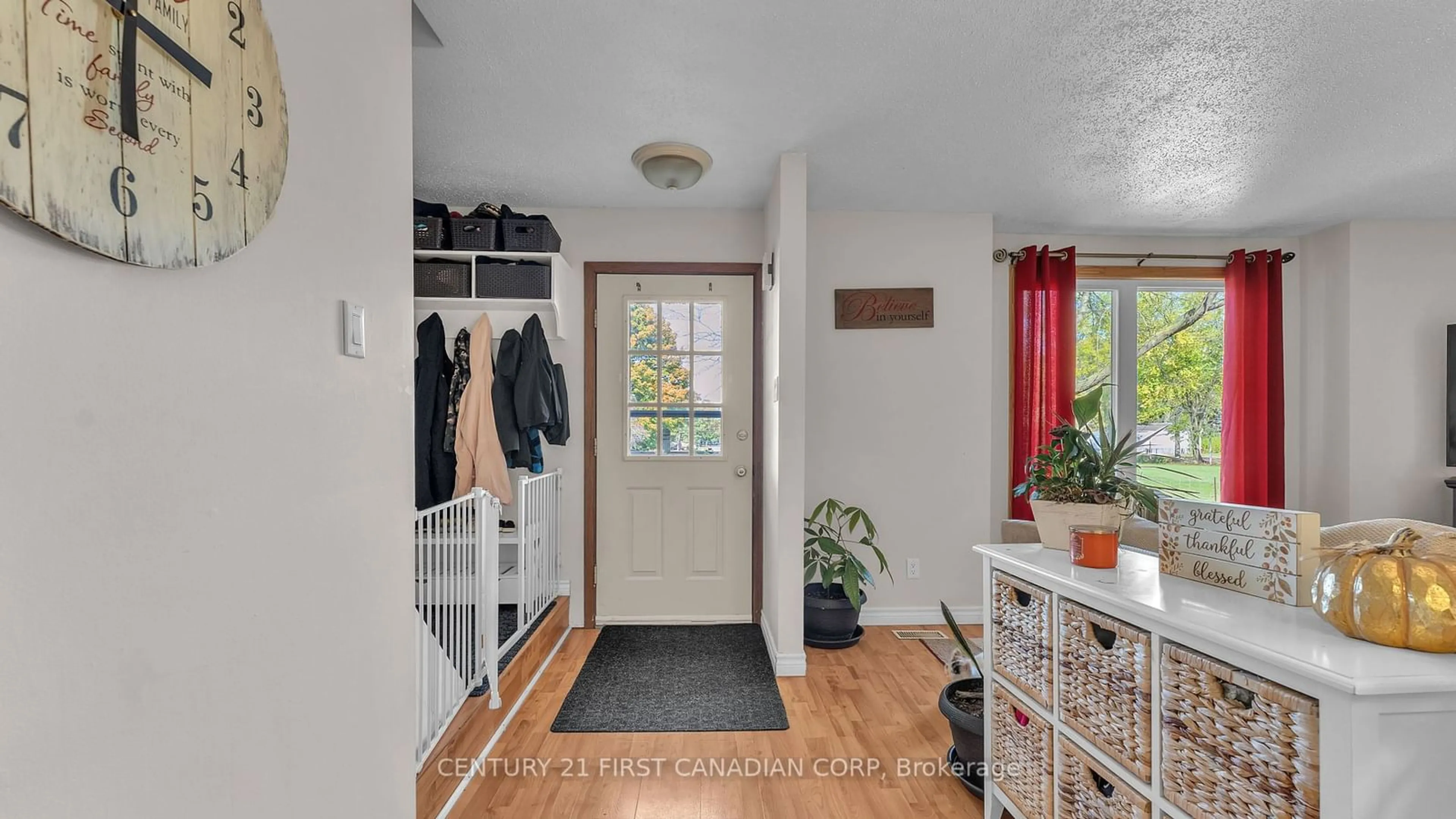 Indoor entryway for 605 WOODWARD Dr, Strathroy-Caradoc Ontario N0L 1W0