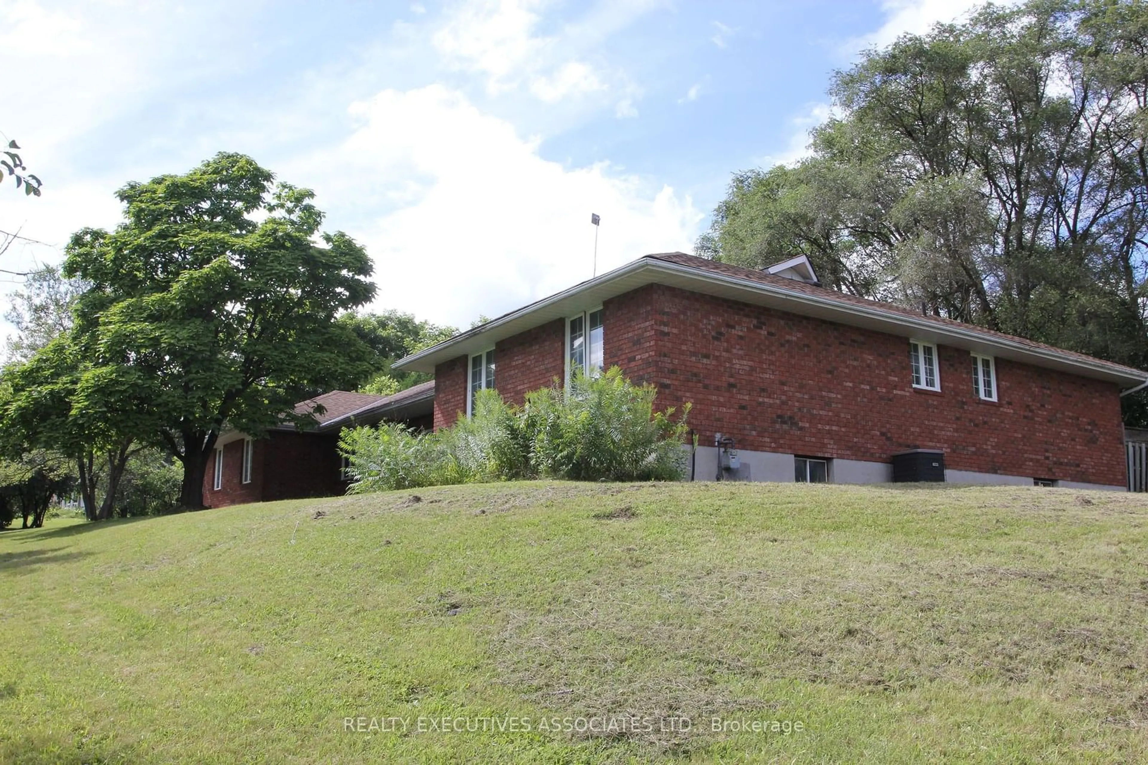 Frontside or backside of a home, the front or back of building for 1694 Killoran Rd, Smith-Ennismore-Lakefield Ontario K9J 6X5