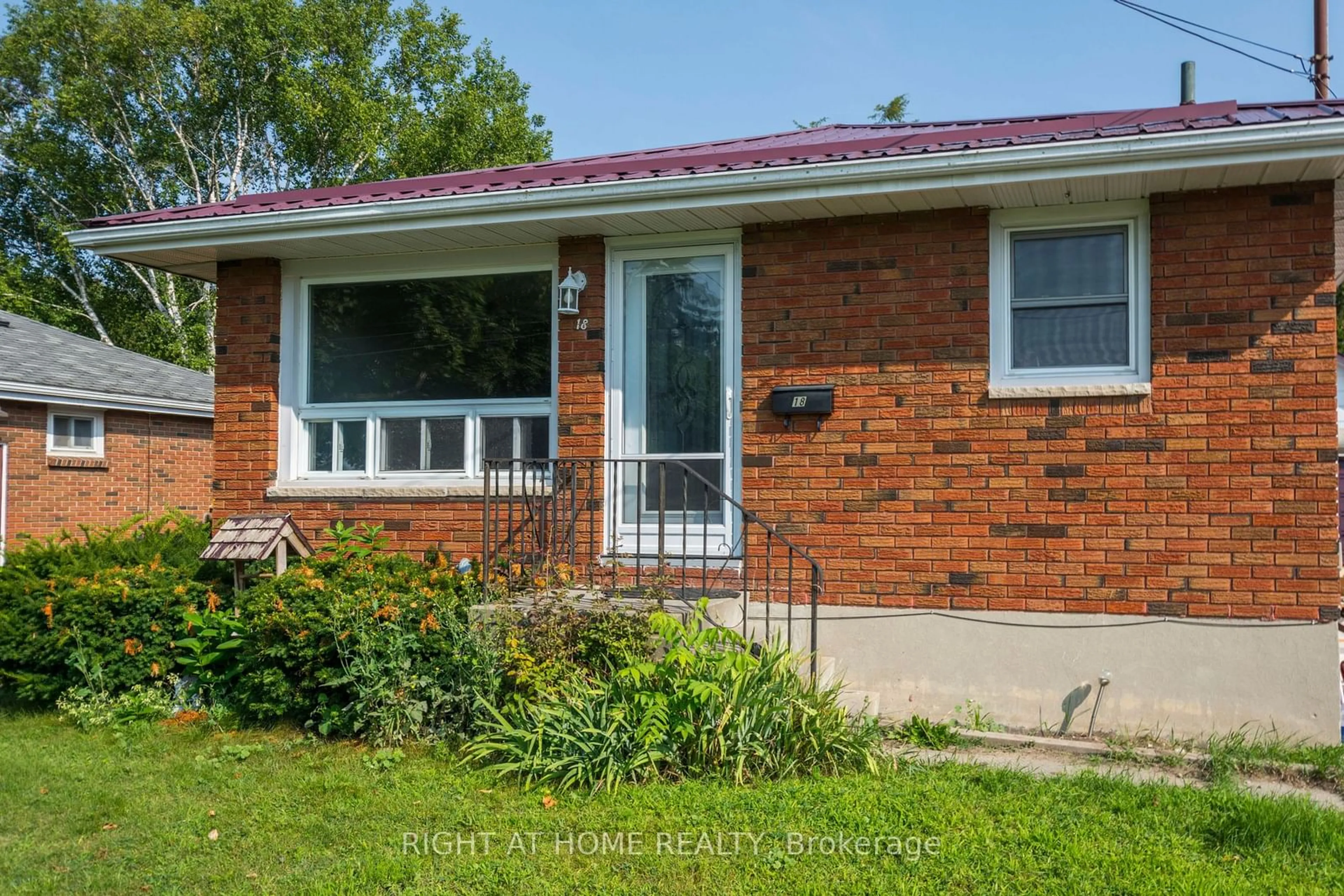 Home with brick exterior material for 18 Harris Cres, Belleville Ontario K8P 2M6