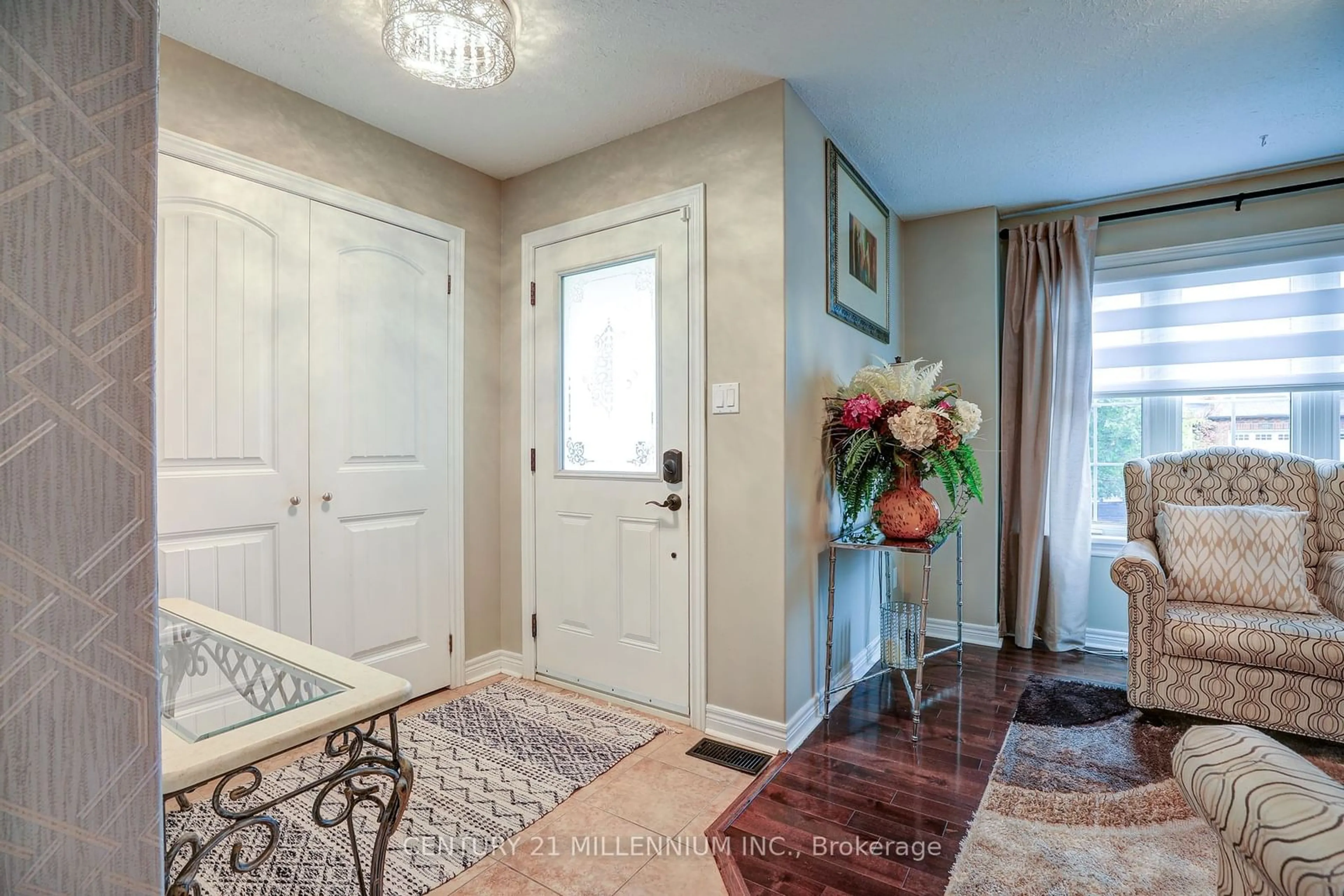 Indoor entryway, wood floors for 108 Silk Dr, Shelburne Ontario L9V 3E2