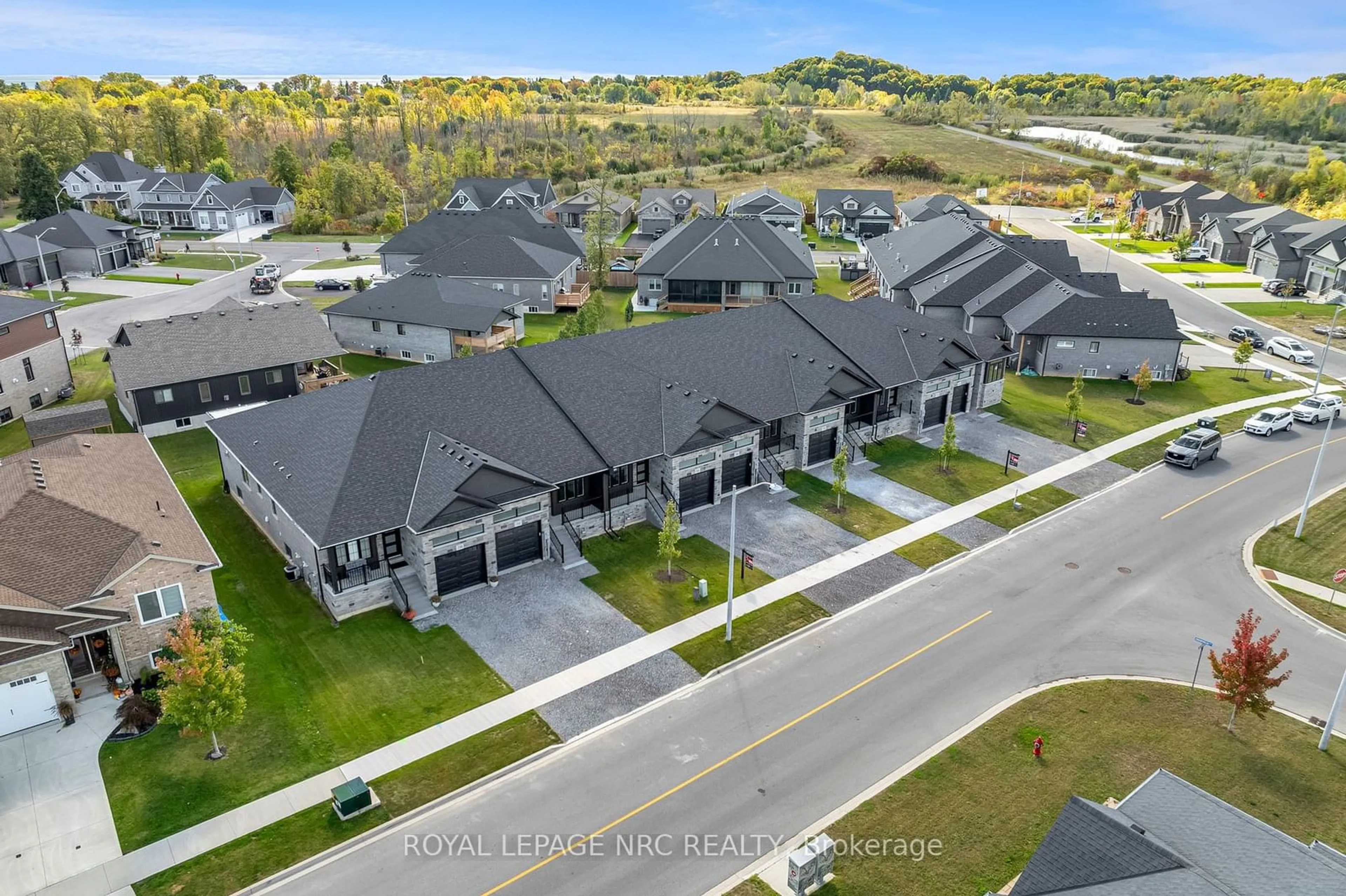 A pic from exterior of the house or condo, the street view for 732 Clarence St, Port Colborne Ontario L3K 0A8