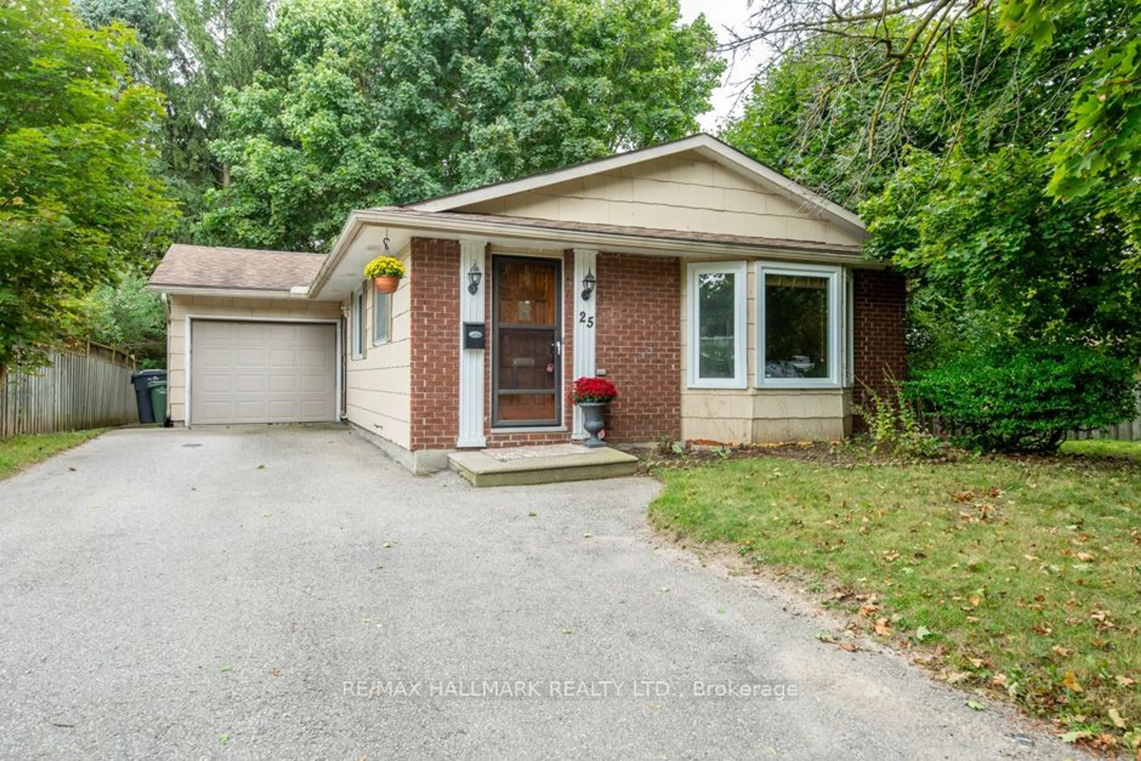 A pic from exterior of the house or condo, cottage for 25 Marksam Rd, Guelph Ontario N1H 1X1