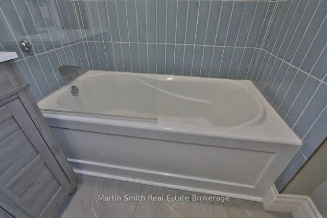 Additional property image - 456 King William St