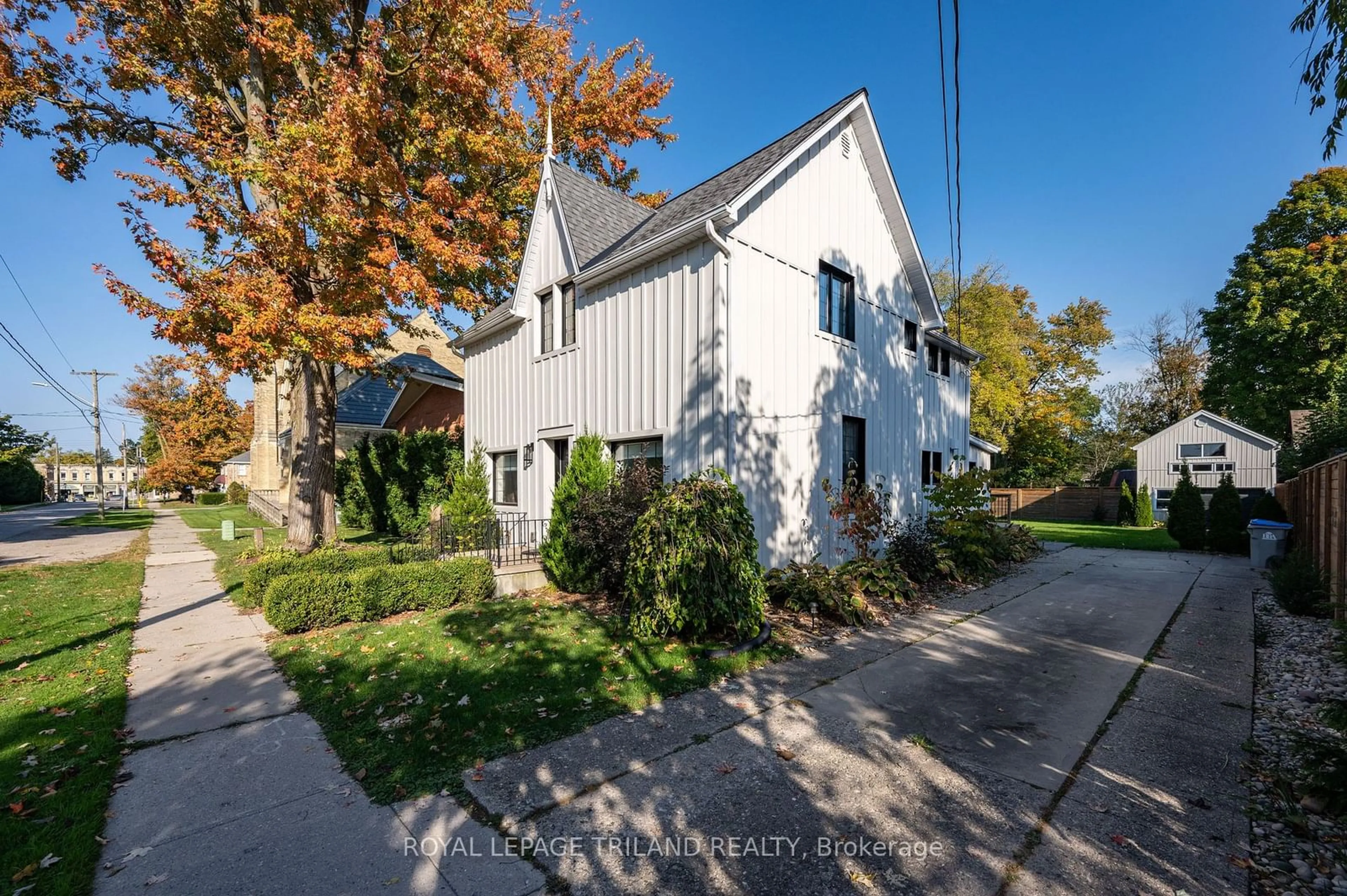 A pic from exterior of the house or condo, the street view for 242 HASTINGS St, North Middlesex Ontario N0M 2K0