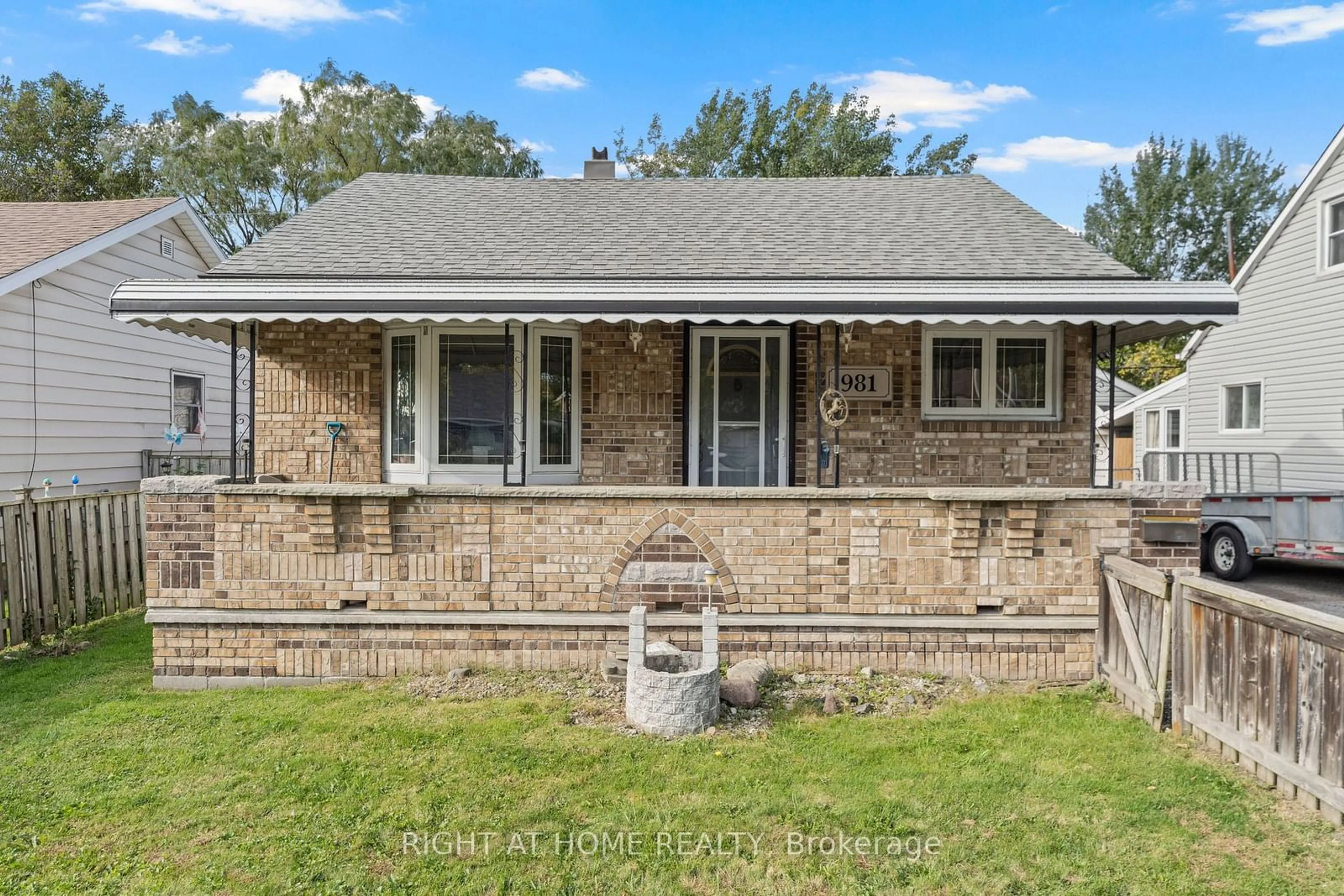 Home with brick exterior material for 981 Partington Ave, Windsor Ontario N9B 2P1