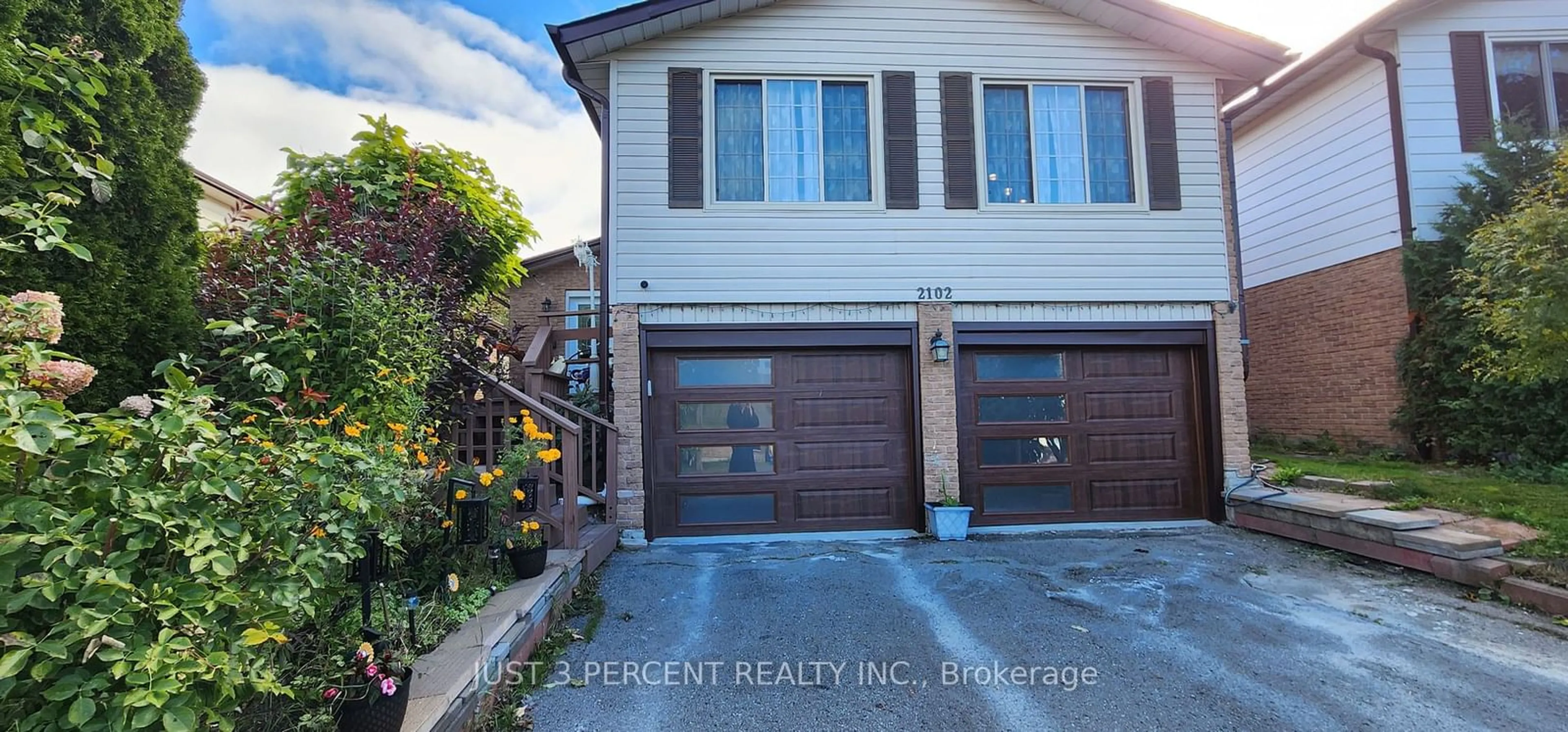 A pic from exterior of the house or condo, the street view for 2102 Walker Ave, Peterborough Ontario K9L 1S1