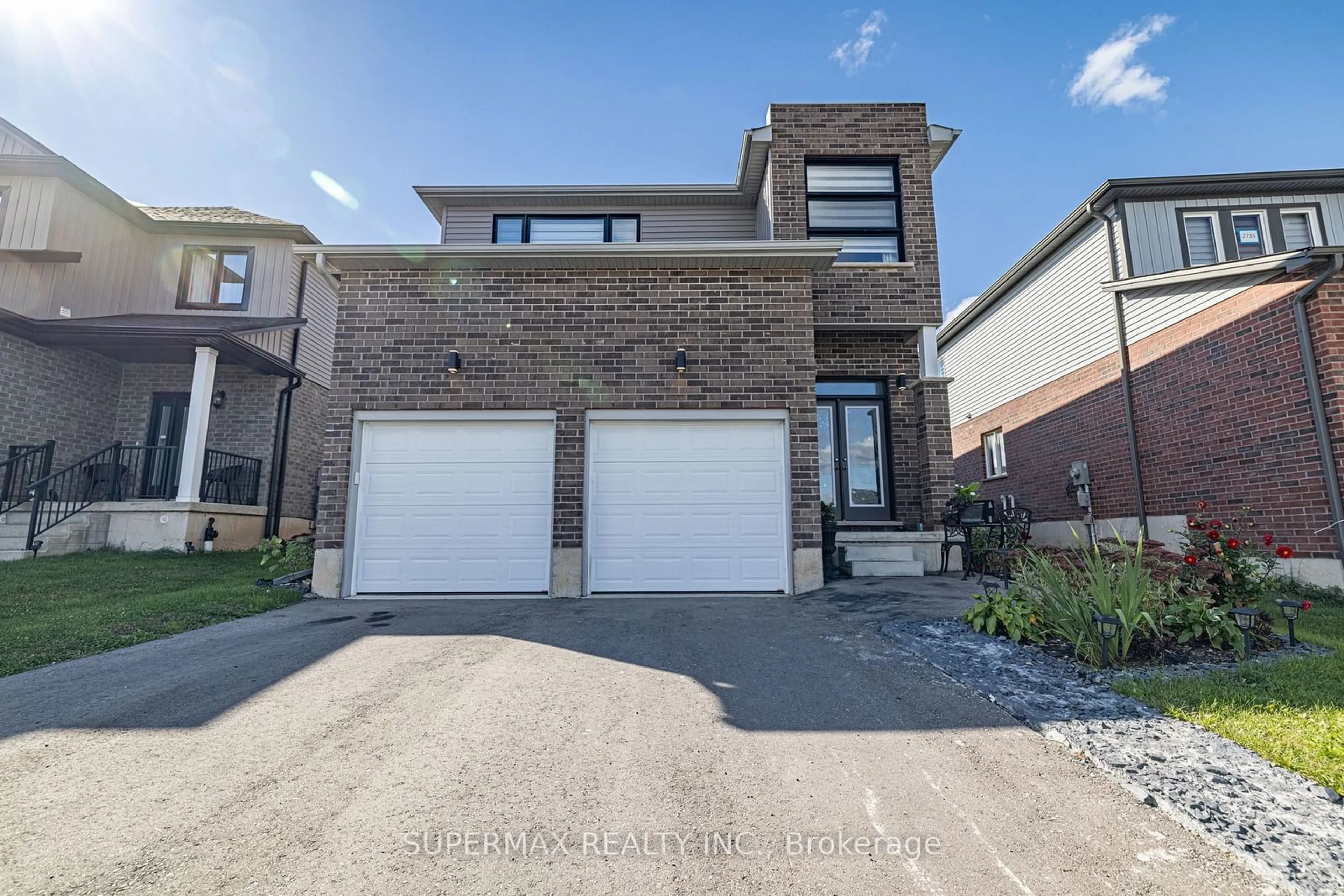 Frontside or backside of a home, the street view for 2743 Oriole Dr, London Ontario N6M 1E7