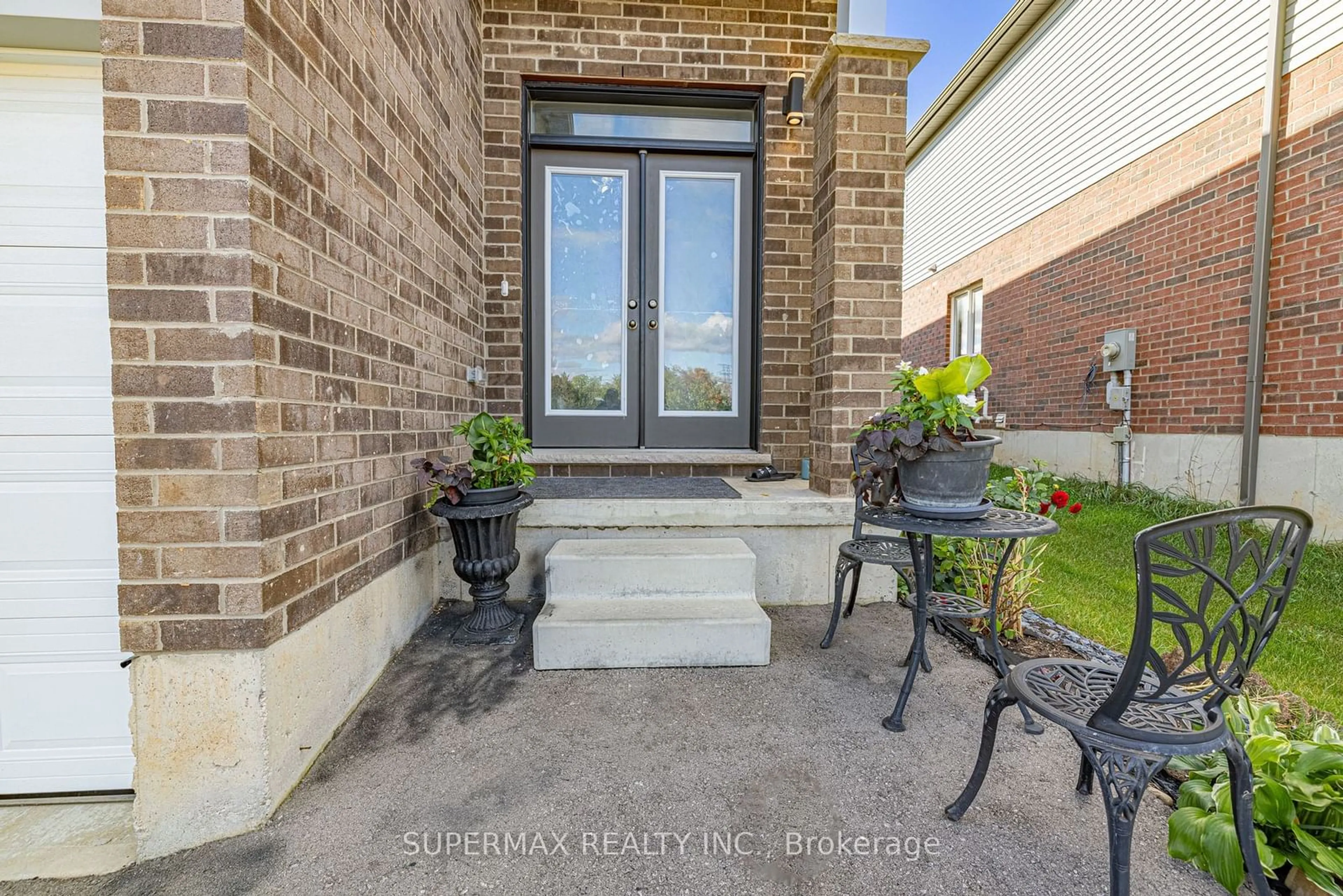 Patio, cottage for 2743 Oriole Dr, London Ontario N6M 1E7