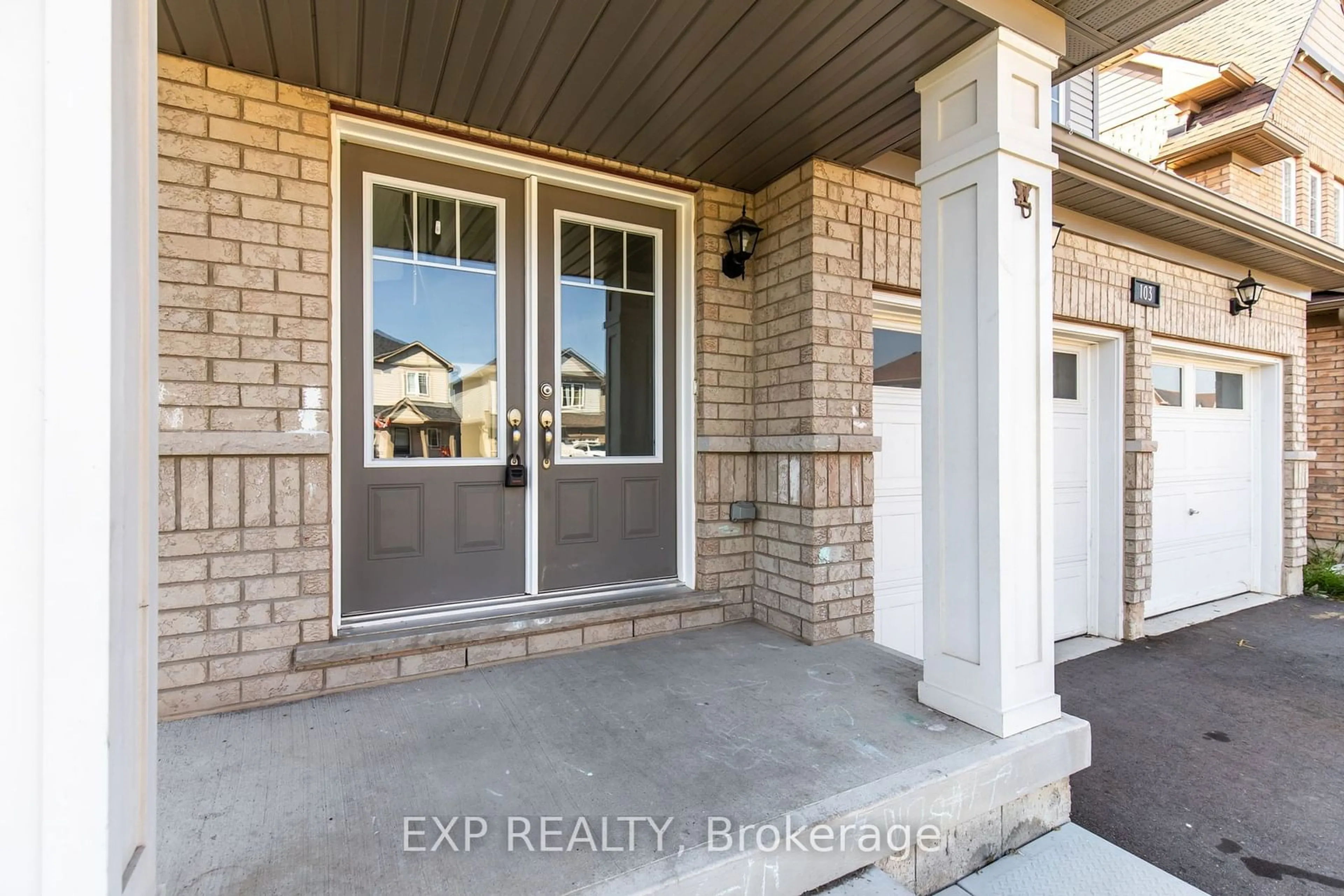 Indoor entryway, wood floors for 103 TUMBLEWOOD Pl, Welland Ontario L3B 6C5