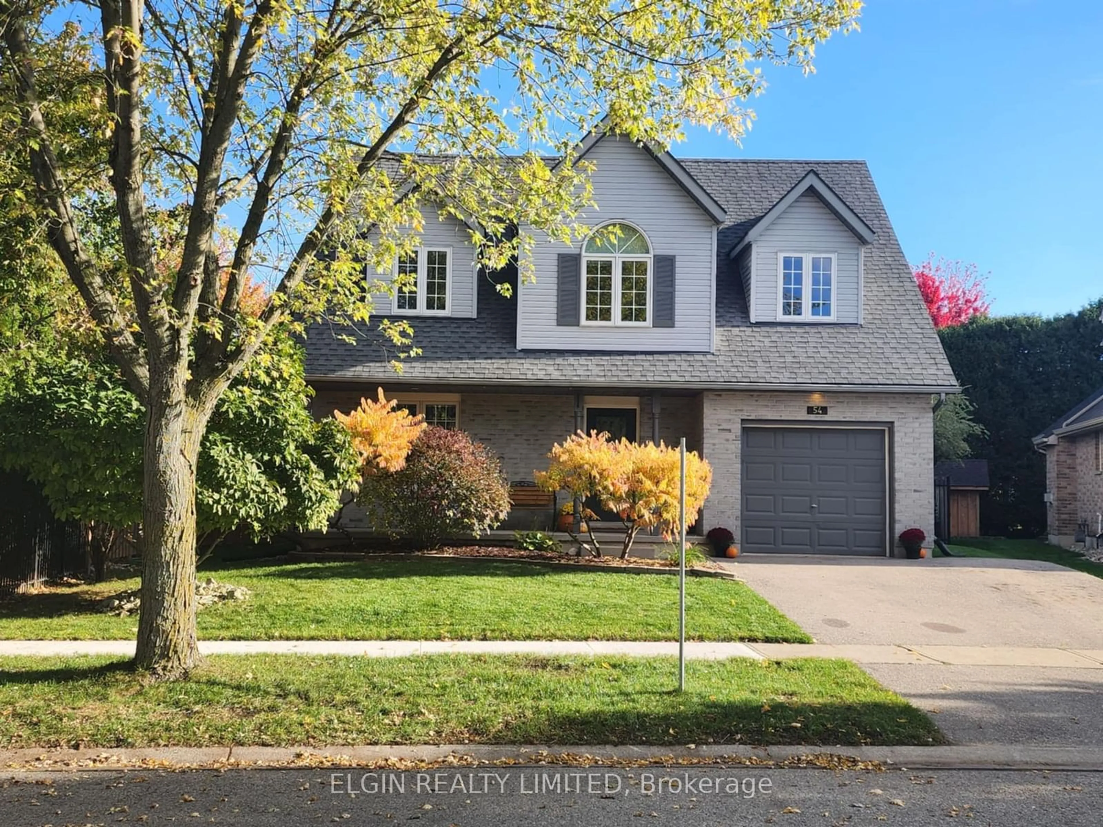 Frontside or backside of a home, the street view for 54 Beaver Pl, Woodstock Ontario N4T 1S5