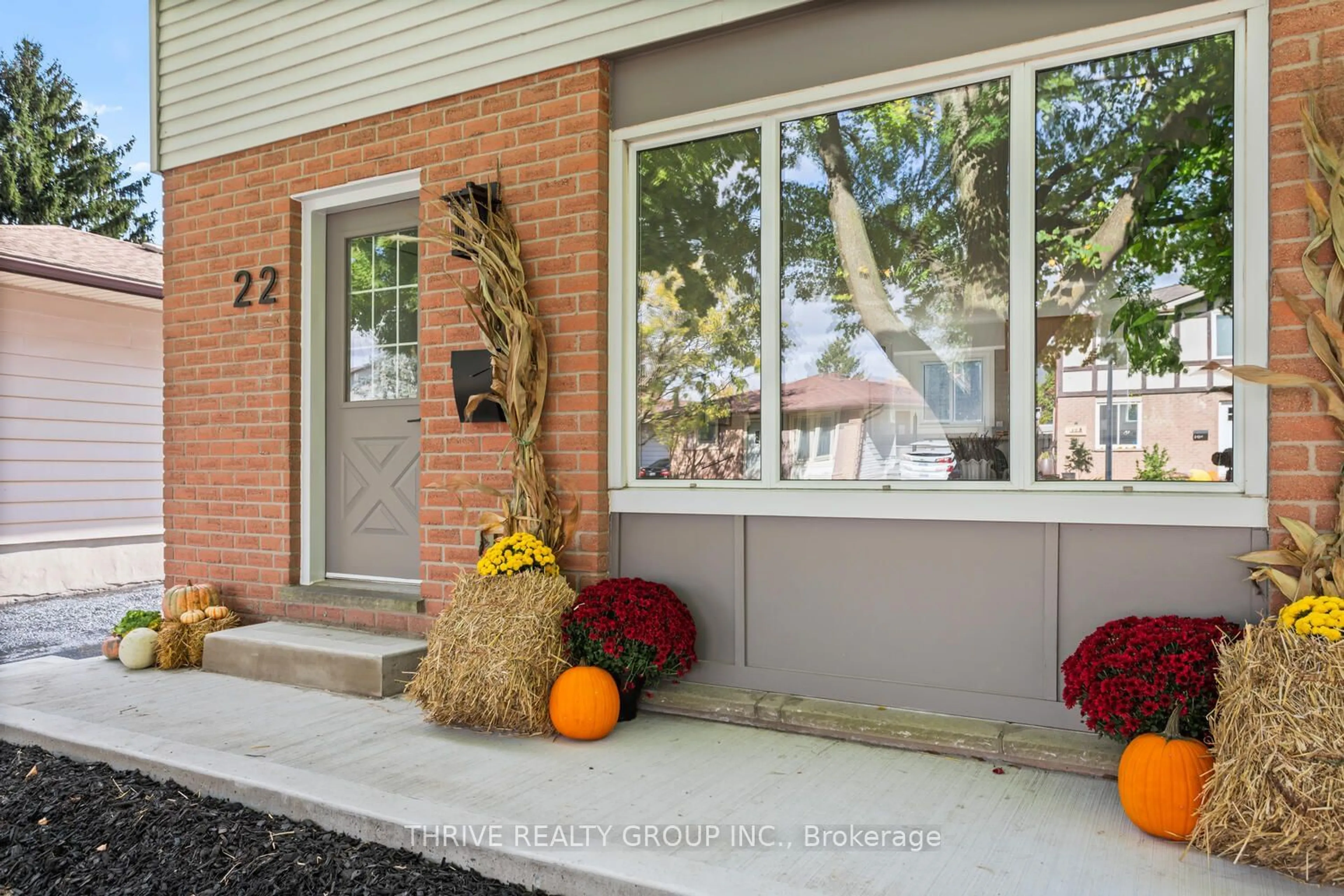 Indoor entryway, wood floors for 22 HEARTHSIDE Pl, London Ontario N5V 3N1