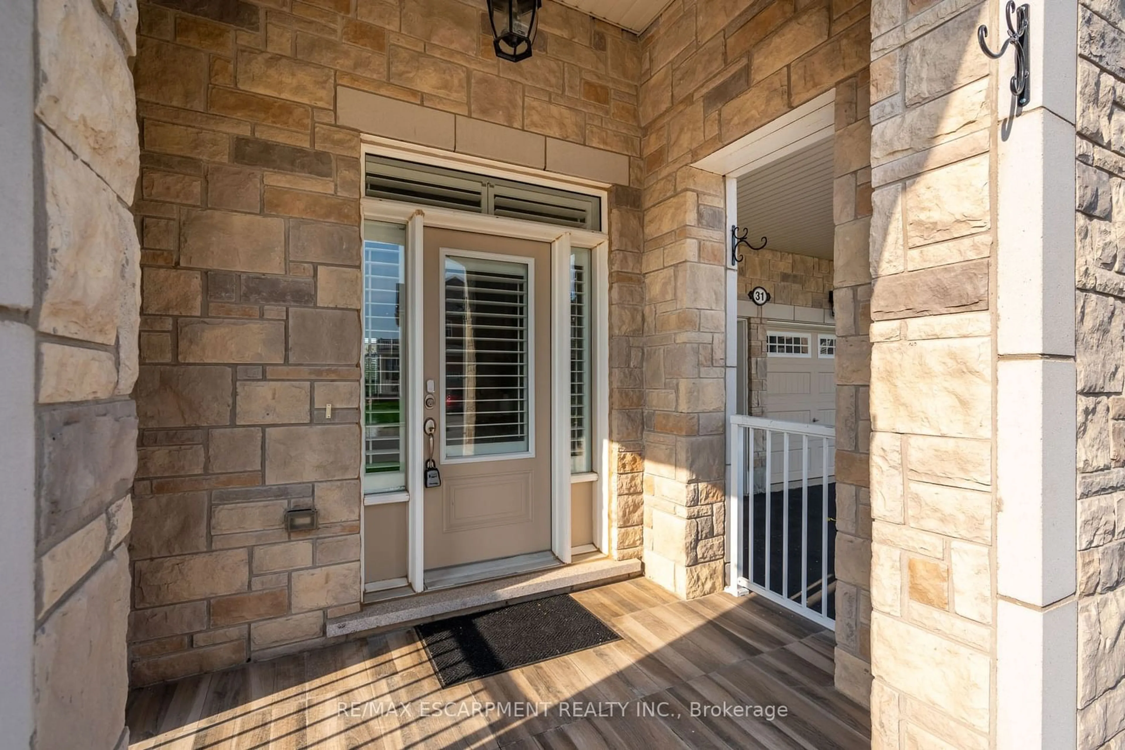 Indoor entryway, ceramic floors for 31 Forest Ridge Ave, Hamilton Ontario L0R 2H8