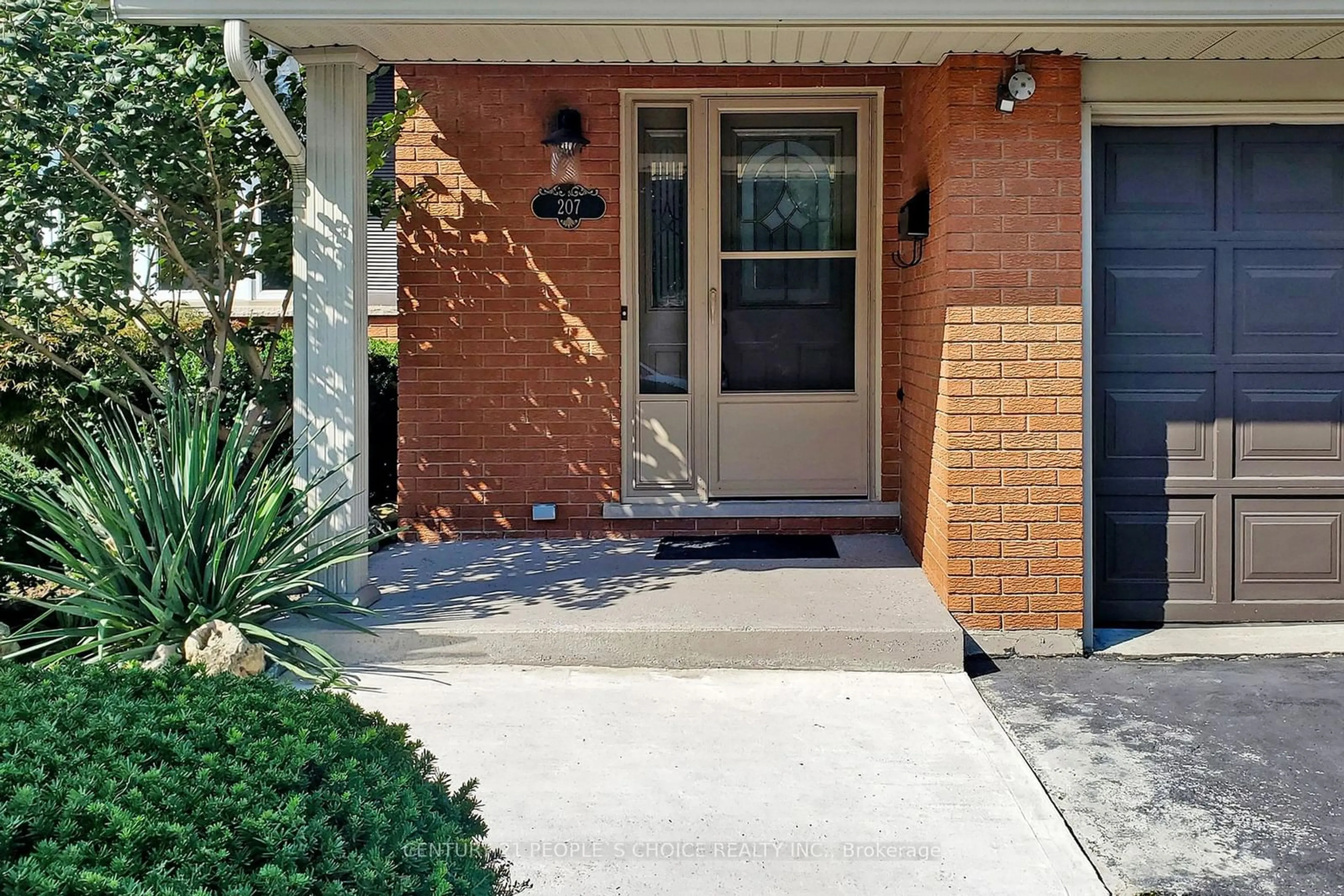 Home with brick exterior material for 207 Montmorency Dr, Hamilton Ontario L8K 5H3