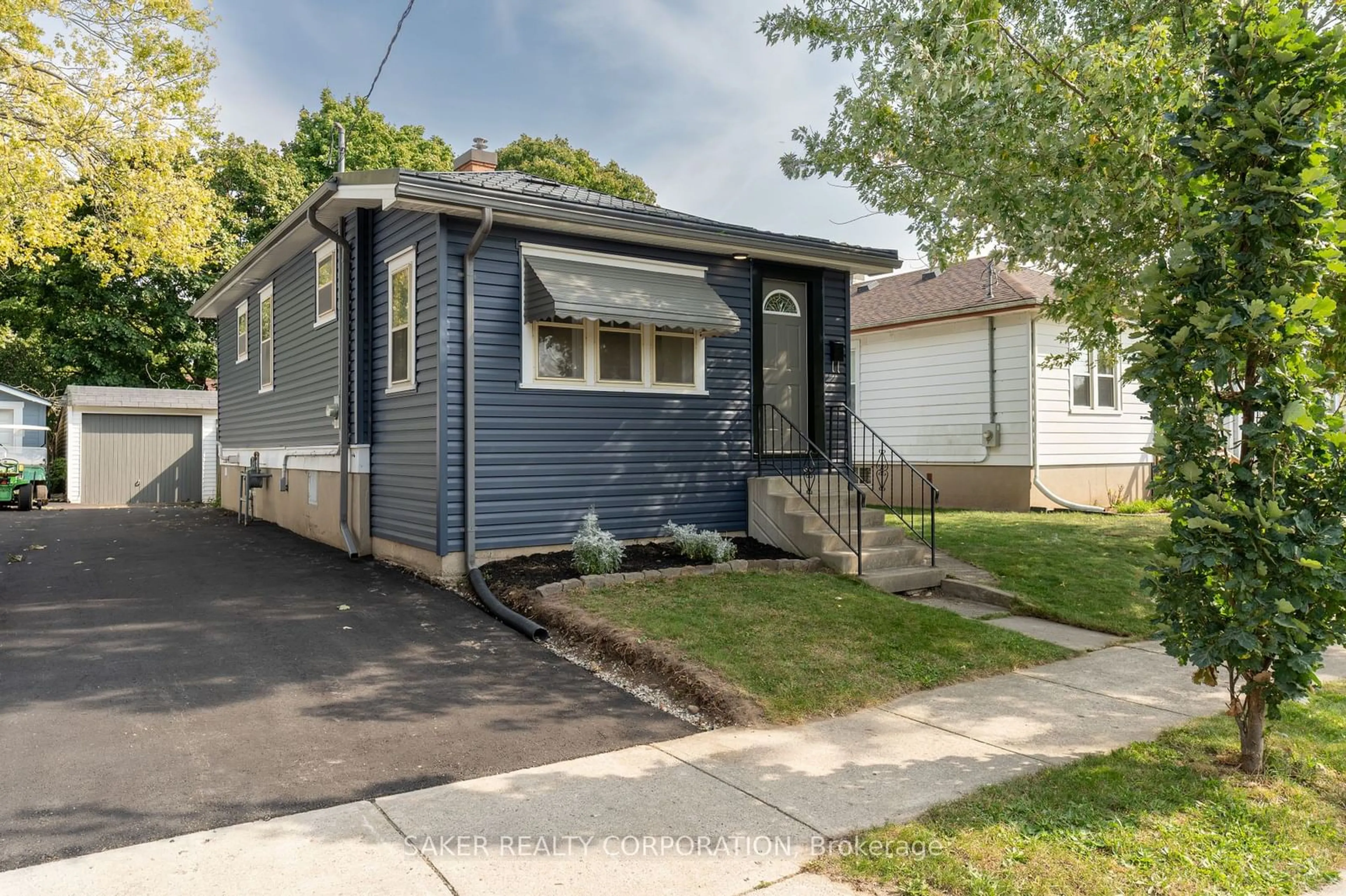 Frontside or backside of a home, cottage for 134 Madison Ave, London Ontario N5Z 2P6