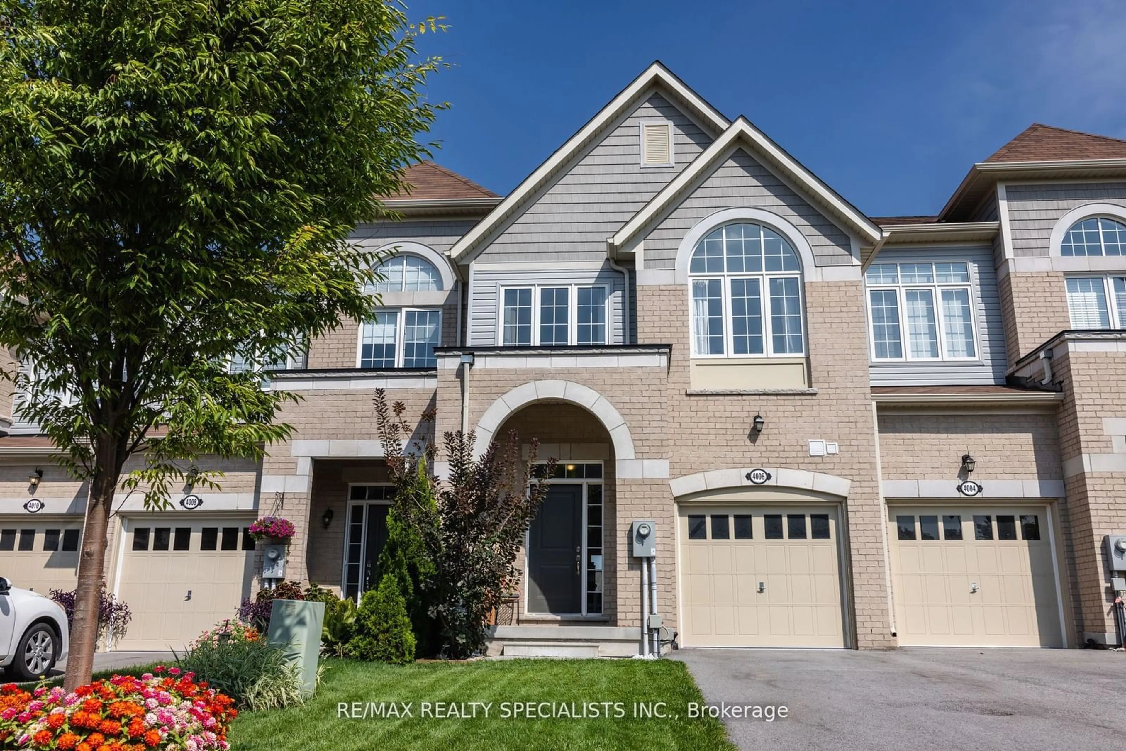 Frontside or backside of a home, the street view for 4006 Fracchioni Dr, Lincoln Ontario L3J 0R9