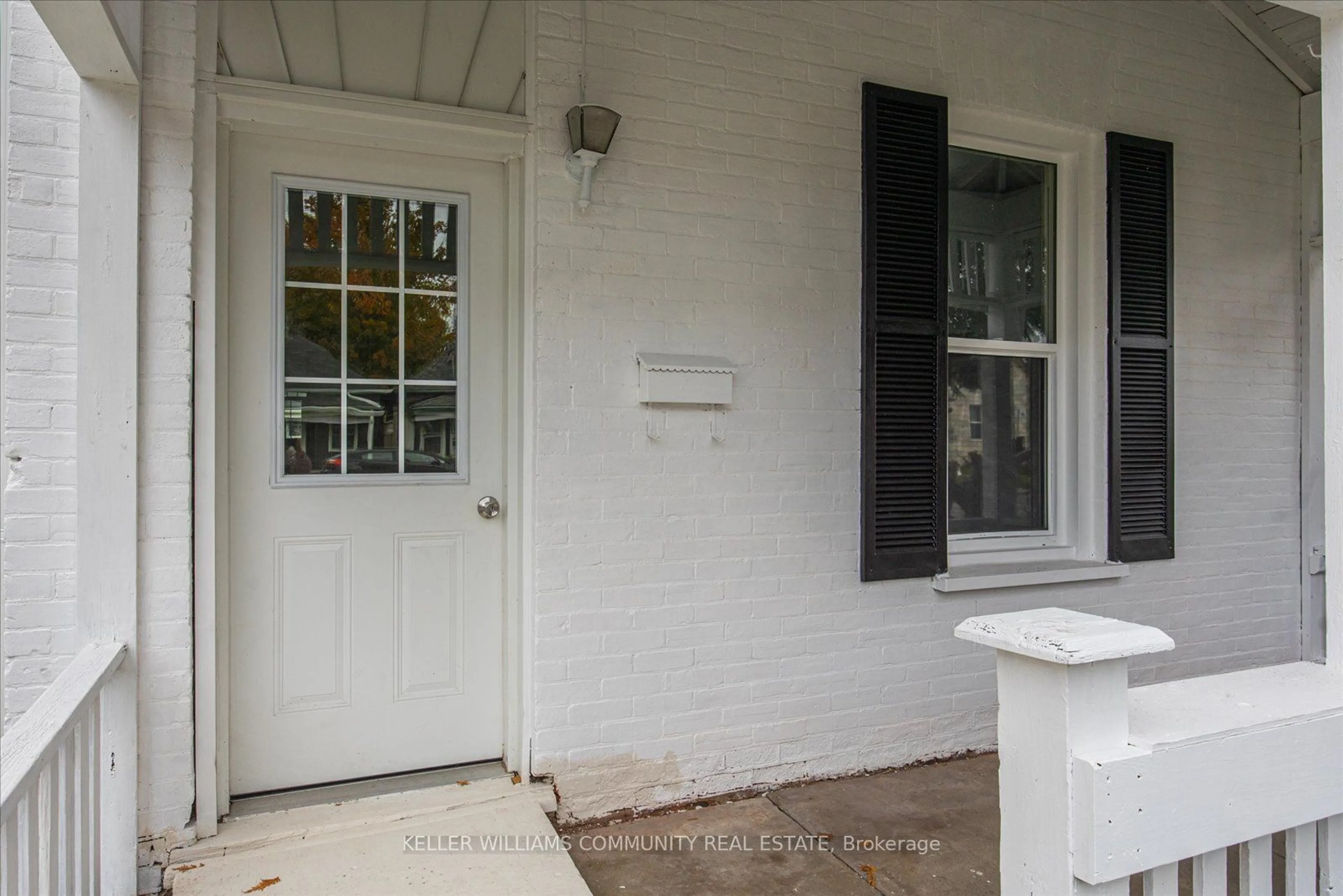 Indoor entryway, unknown floor for 35 Stewart Pl, Peterborough Ontario K9J 3L8