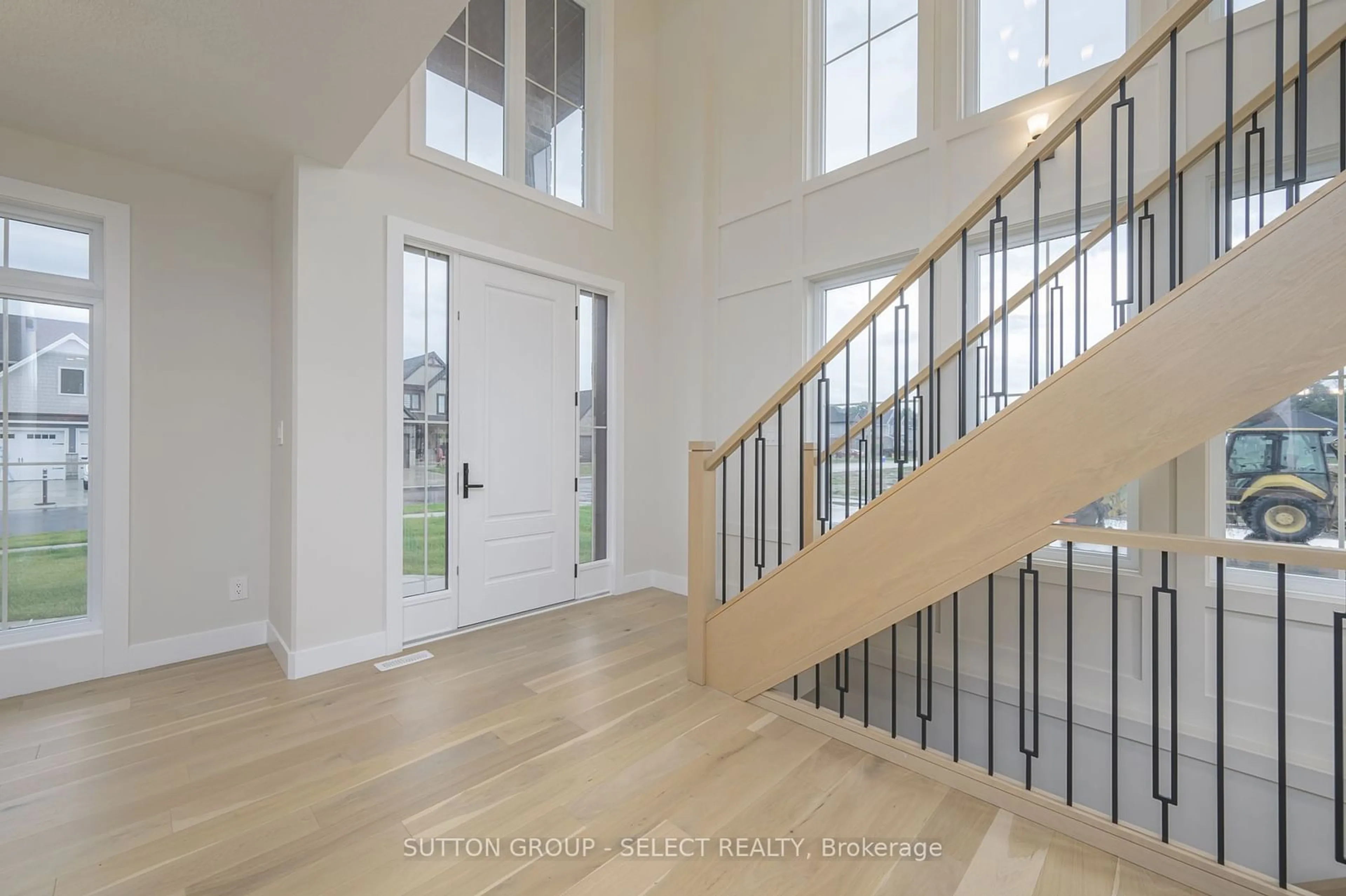 Indoor entryway, wood floors for 71 WAYSIDE Lane, Southwold Ontario N5P 3T2