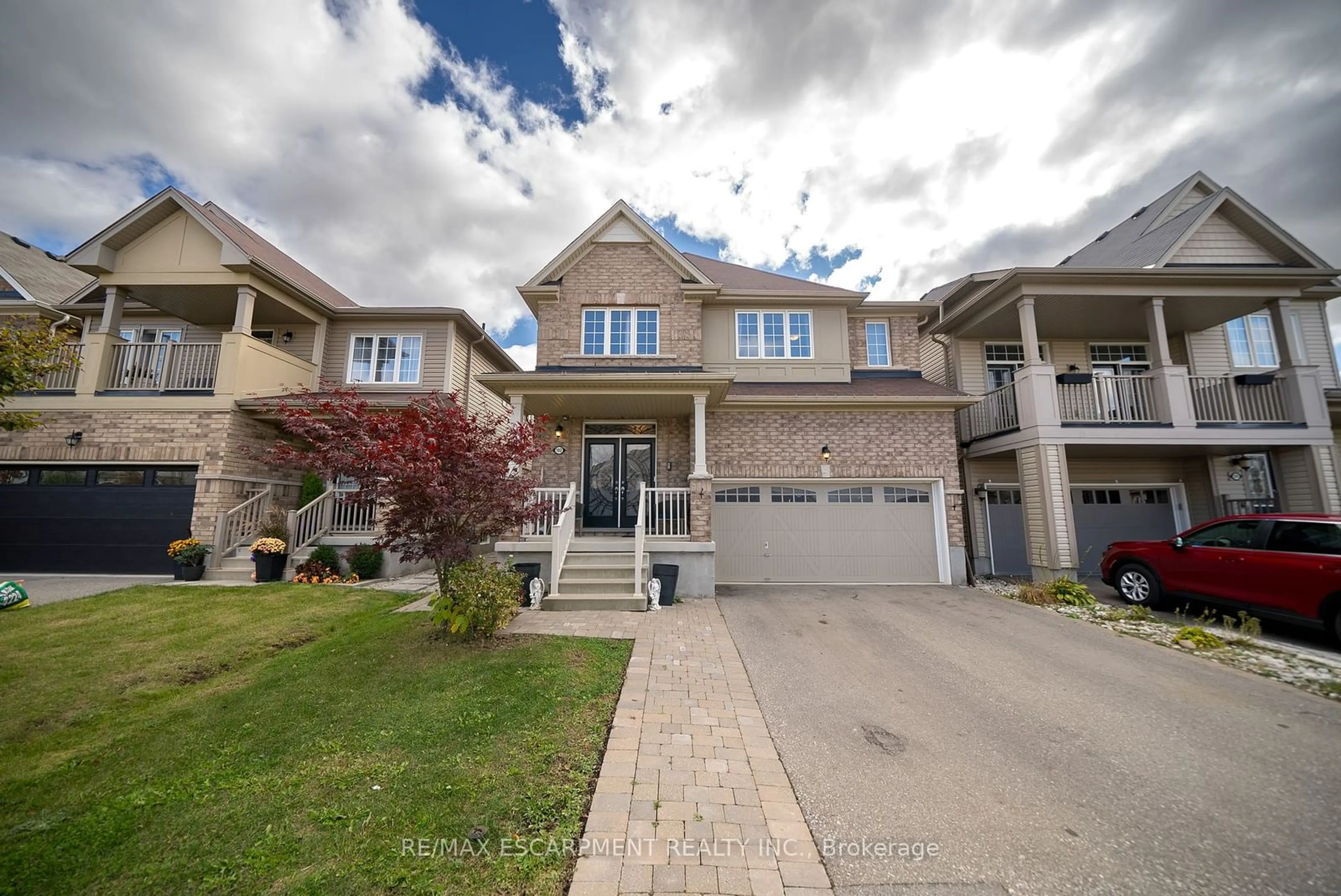 Frontside or backside of a home, the street view for 102 Gillespie Dr, Brantford Ontario N3T 0K1