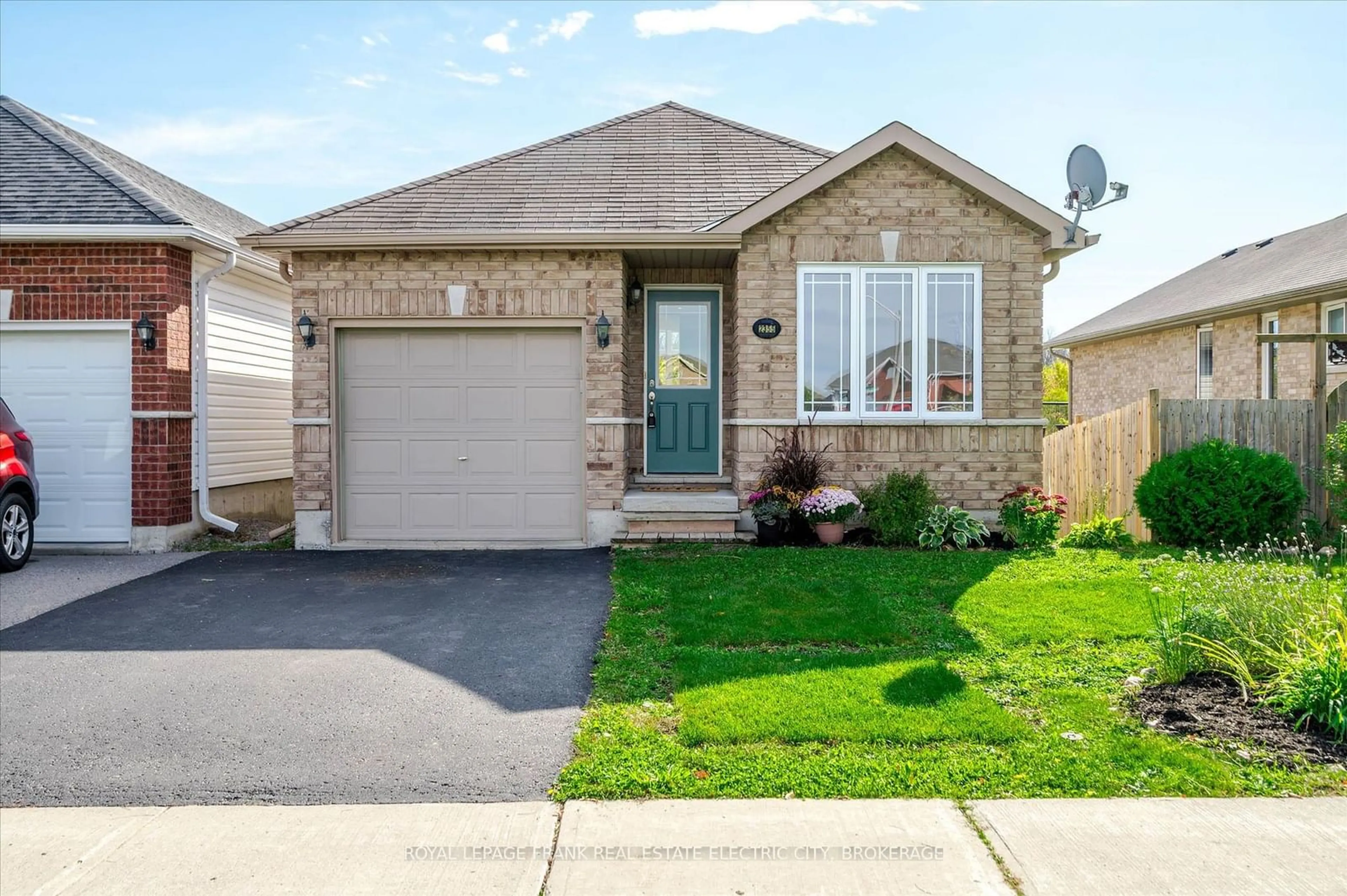 Frontside or backside of a home, cottage for 2355 Marsdale Dr, Peterborough Ontario K9L 0B7