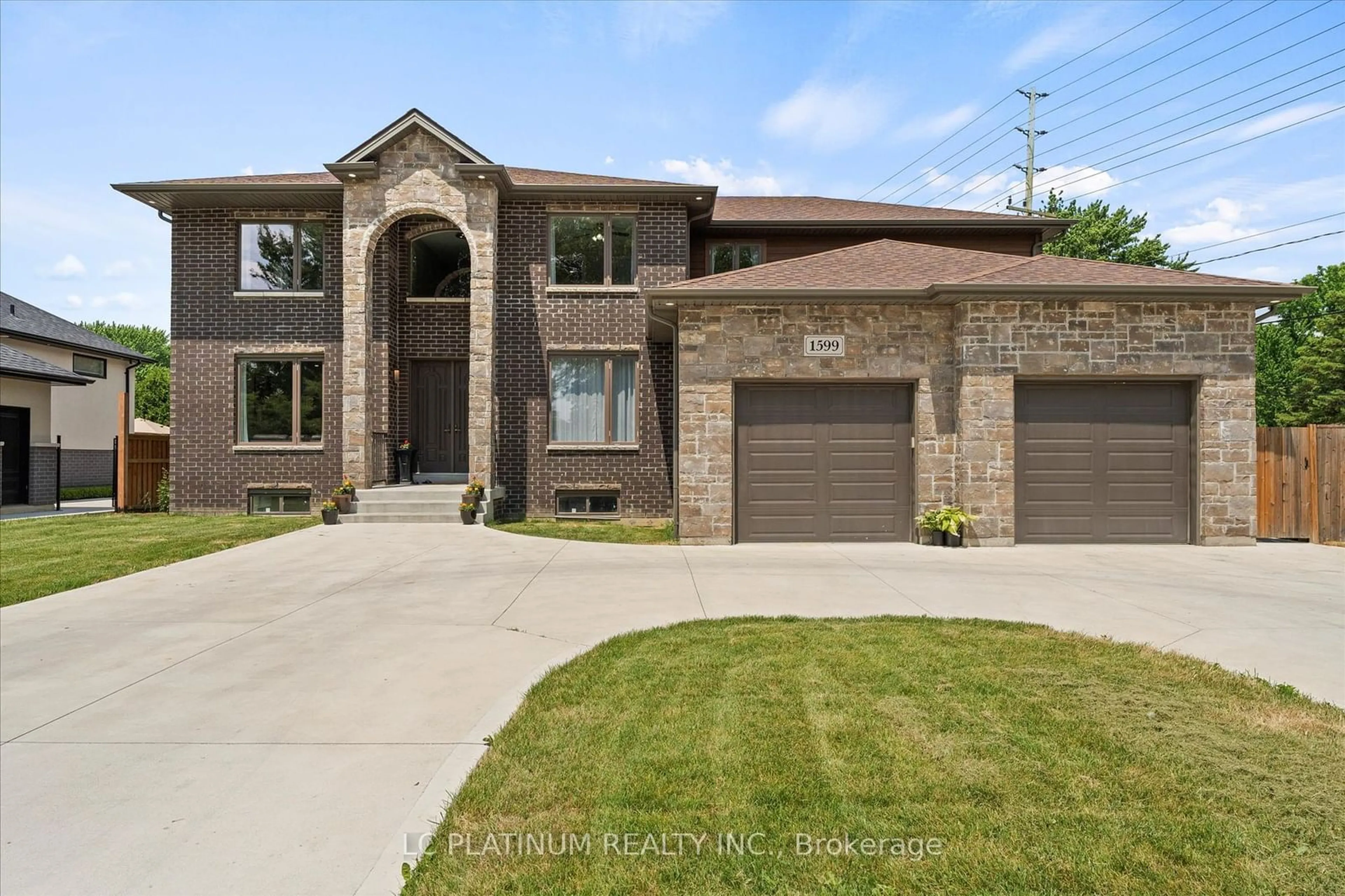 Home with brick exterior material for 1599 Outram Ave, LaSalle Ontario N9J 3M3