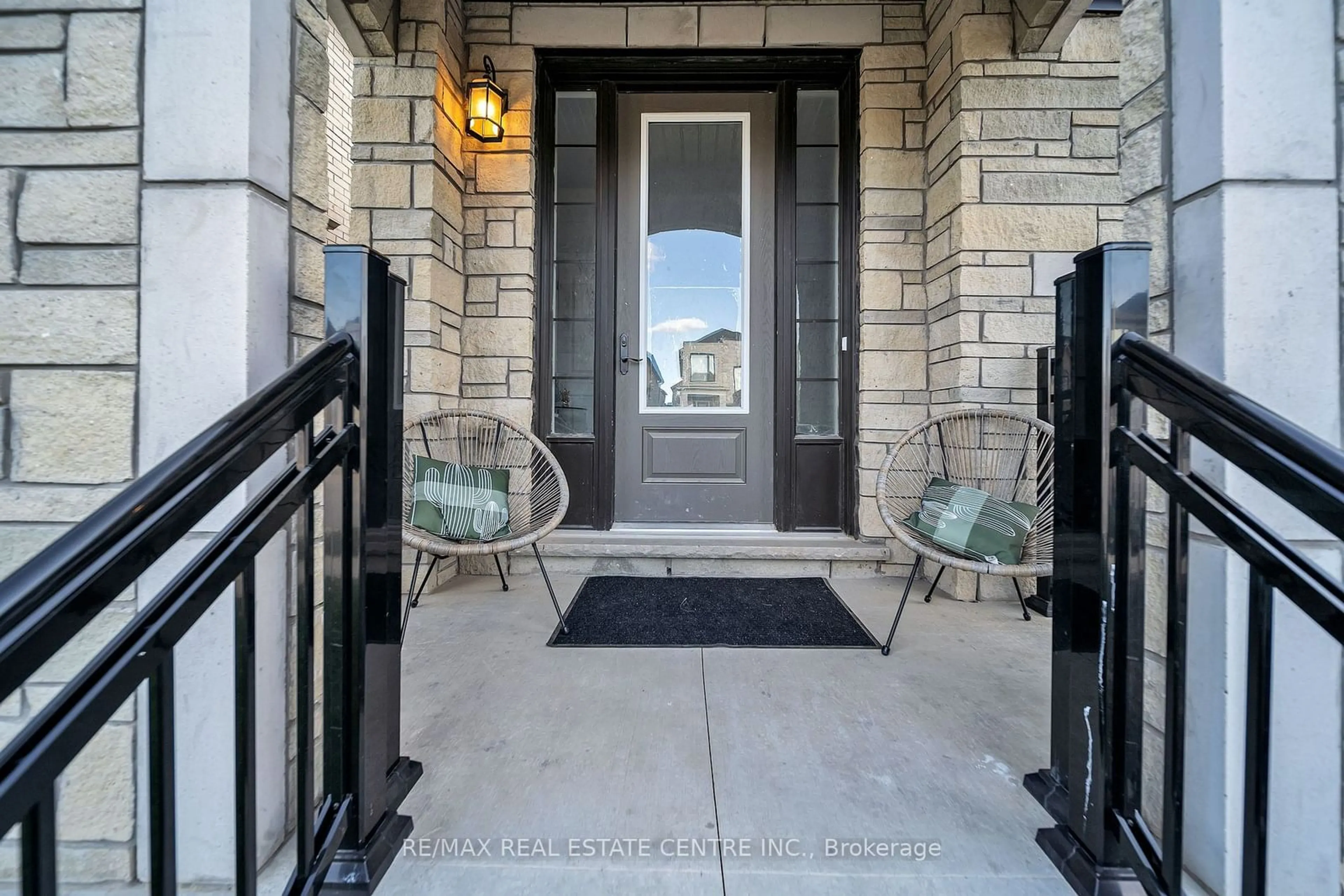 Indoor entryway, ceramic floors for 567 Bedi Dr, Woodstock Ontario N4T 0P1